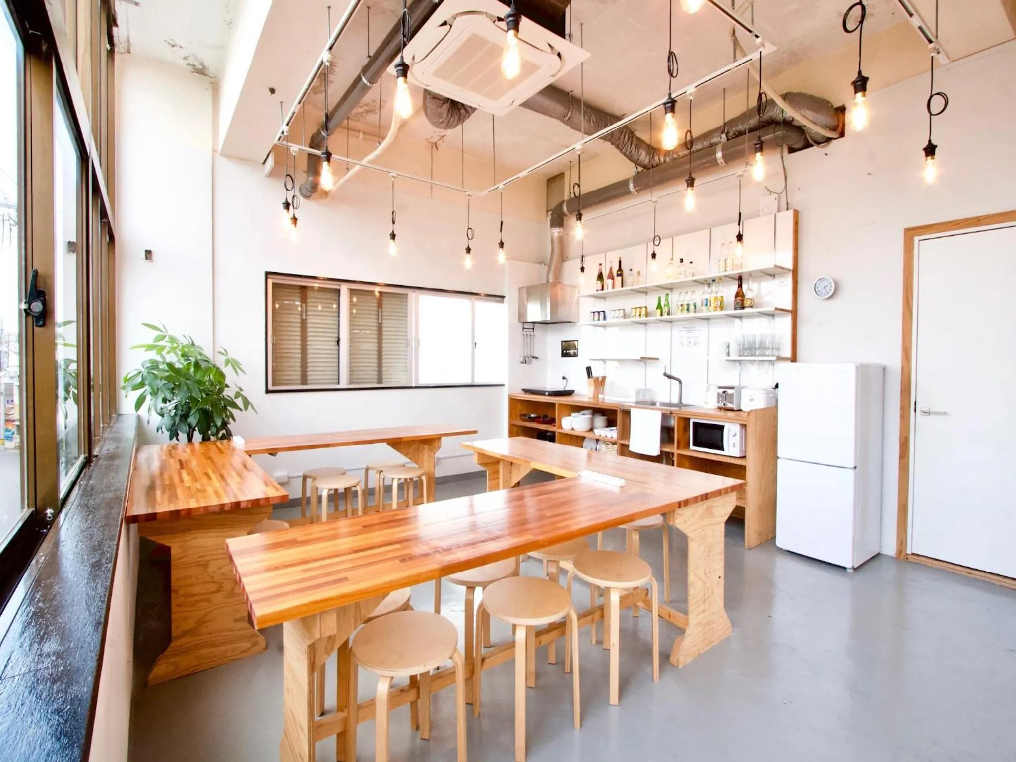 Communal kitchen in Ishigaki Guesthouse HIVE