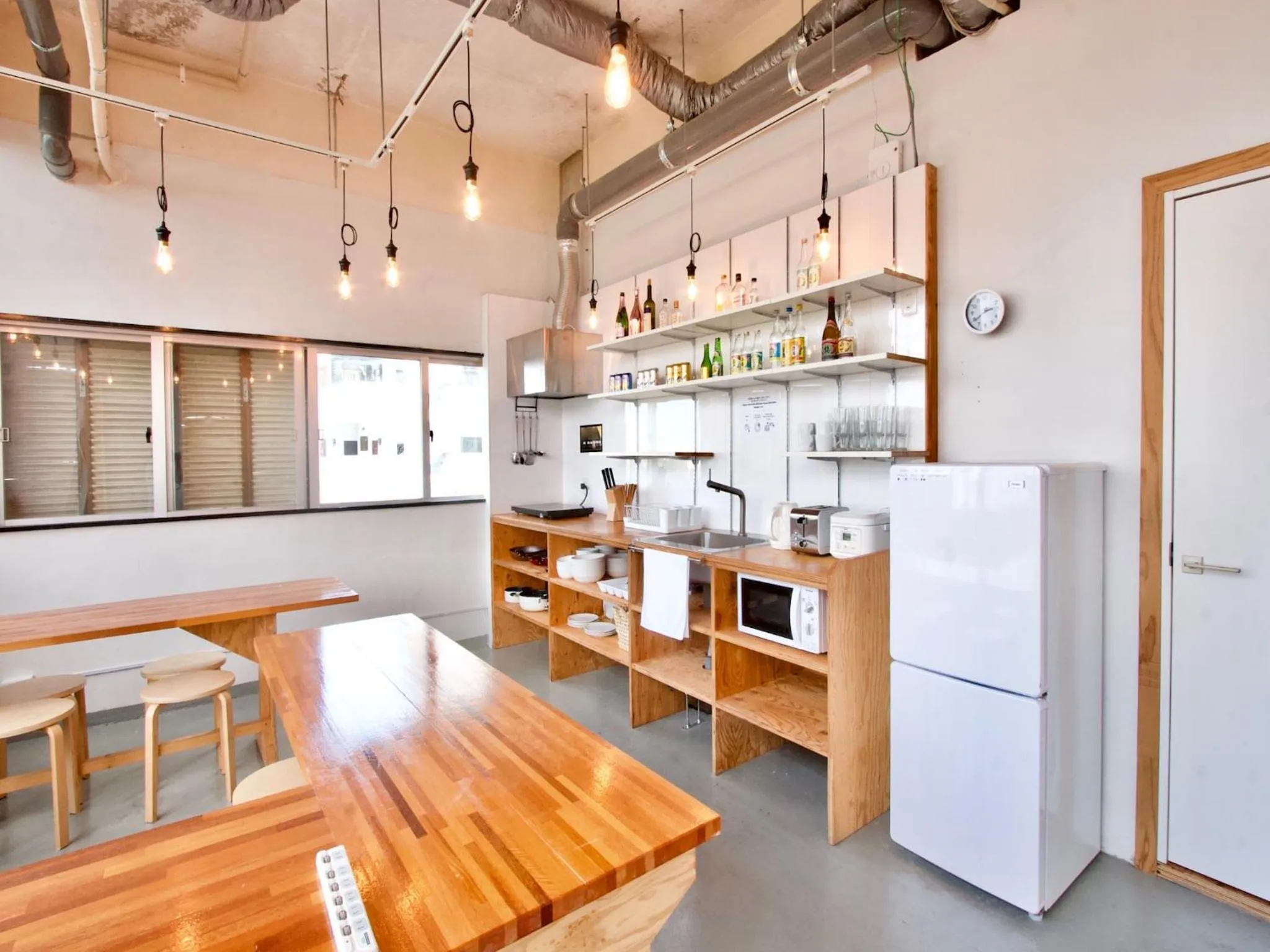 Communal kitchen in Ishigaki Guesthouse HIVE