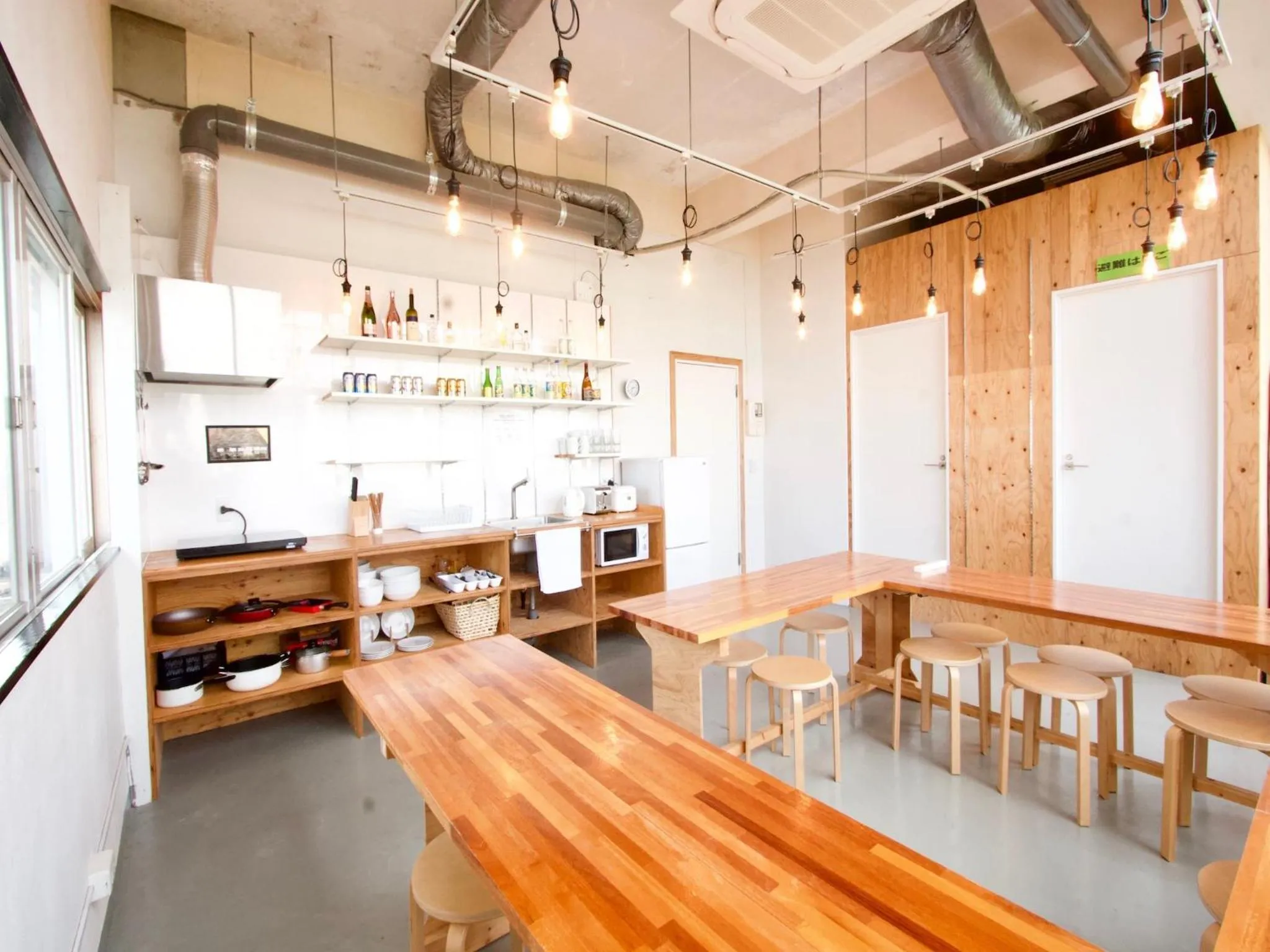 Communal kitchen in Ishigaki Guesthouse HIVE