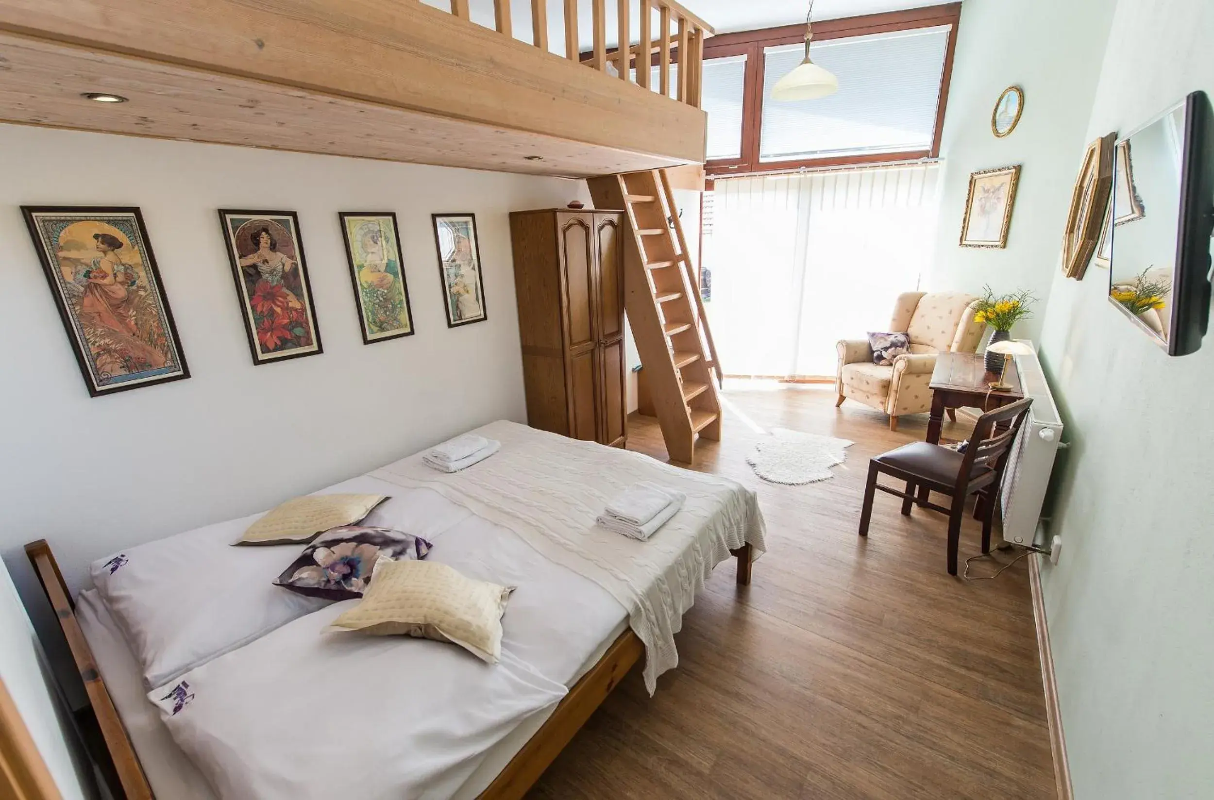 King Room with Roll-In Shower - Disability Access in Pension Fialka King Room with Roll-In Shower - Disability Access in Pension Fialka