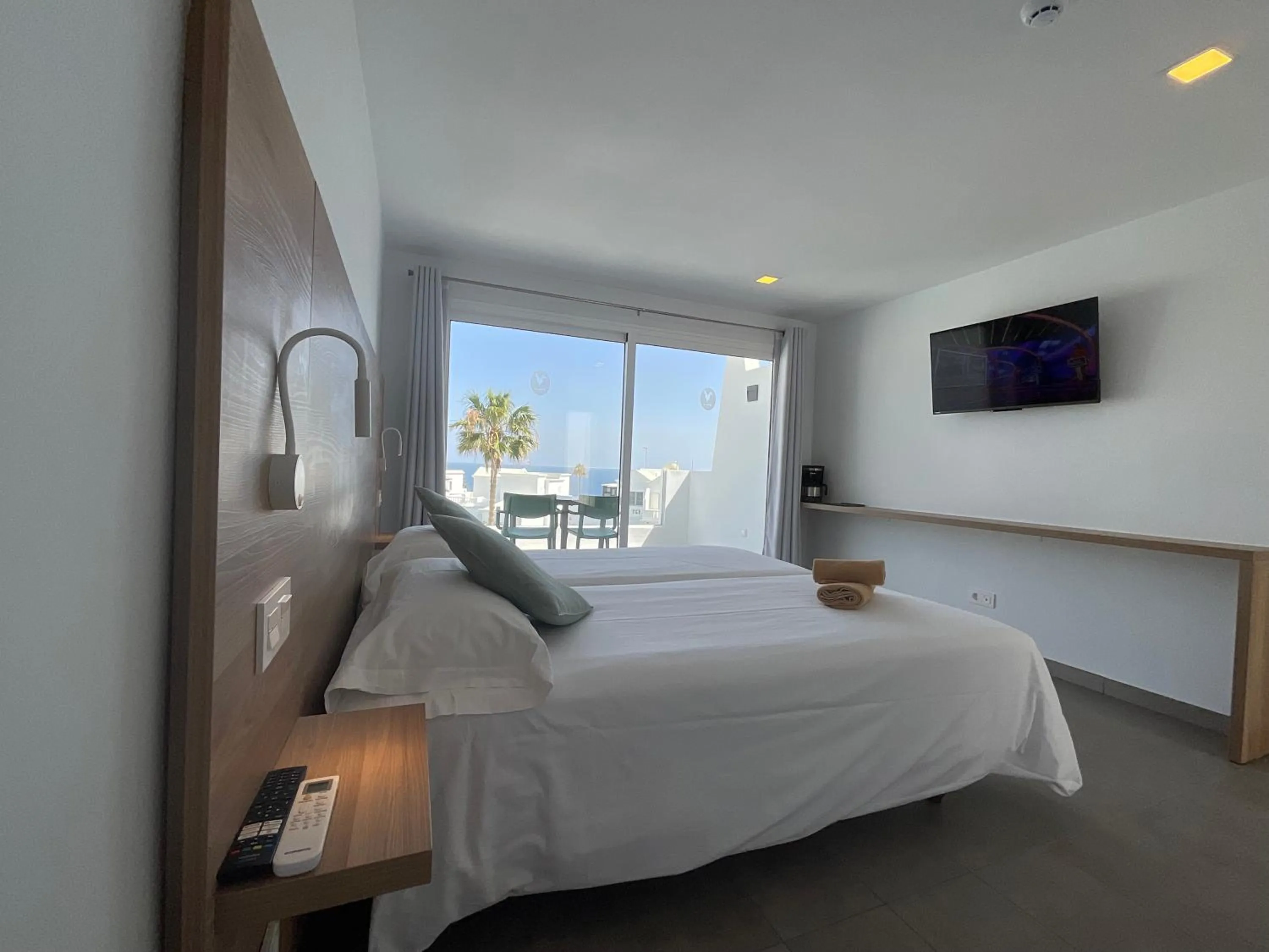 Photo of the whole room, Bed in Kikere Studios