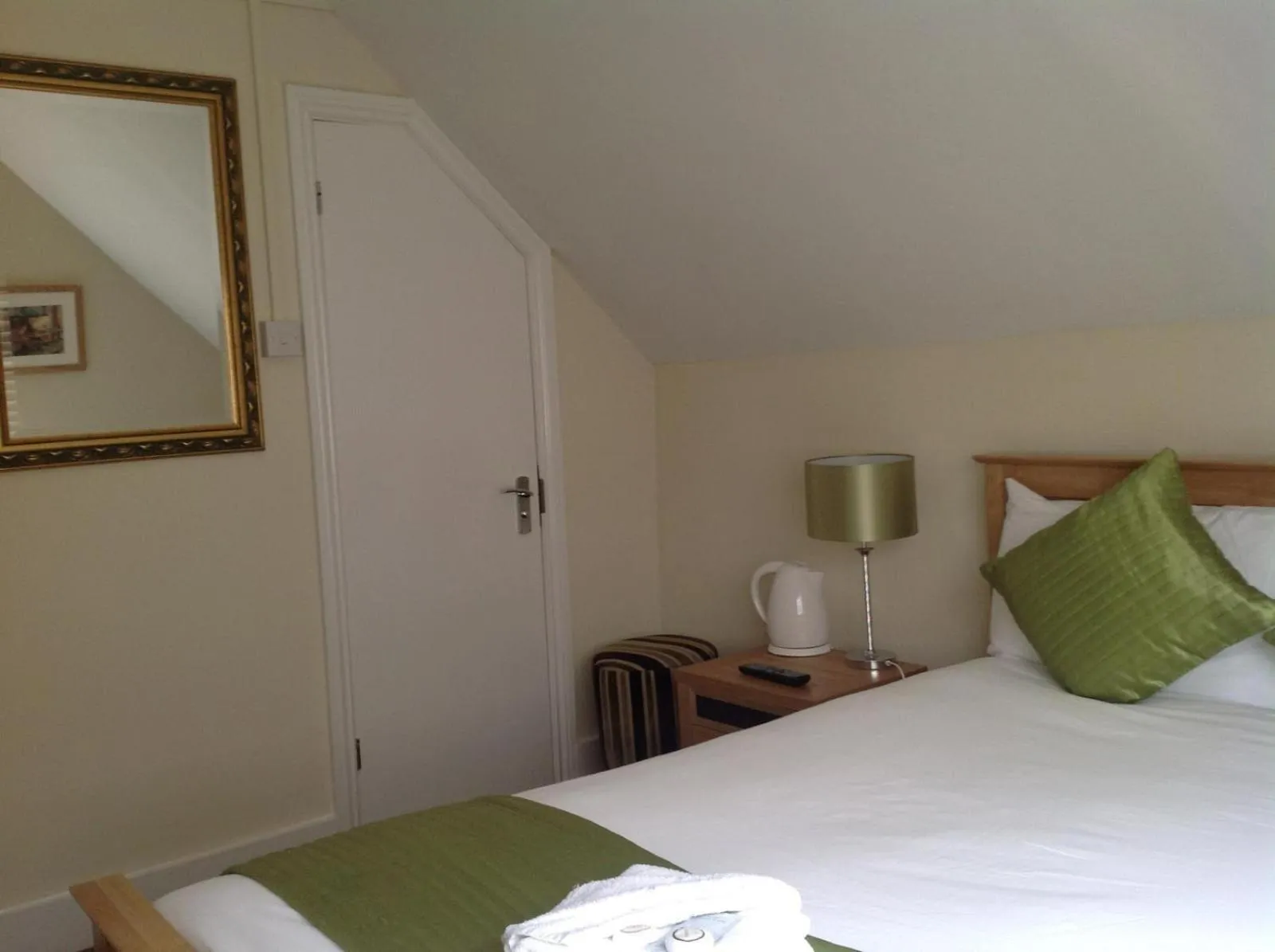 Bedroom, Bed in The Stag Enfield