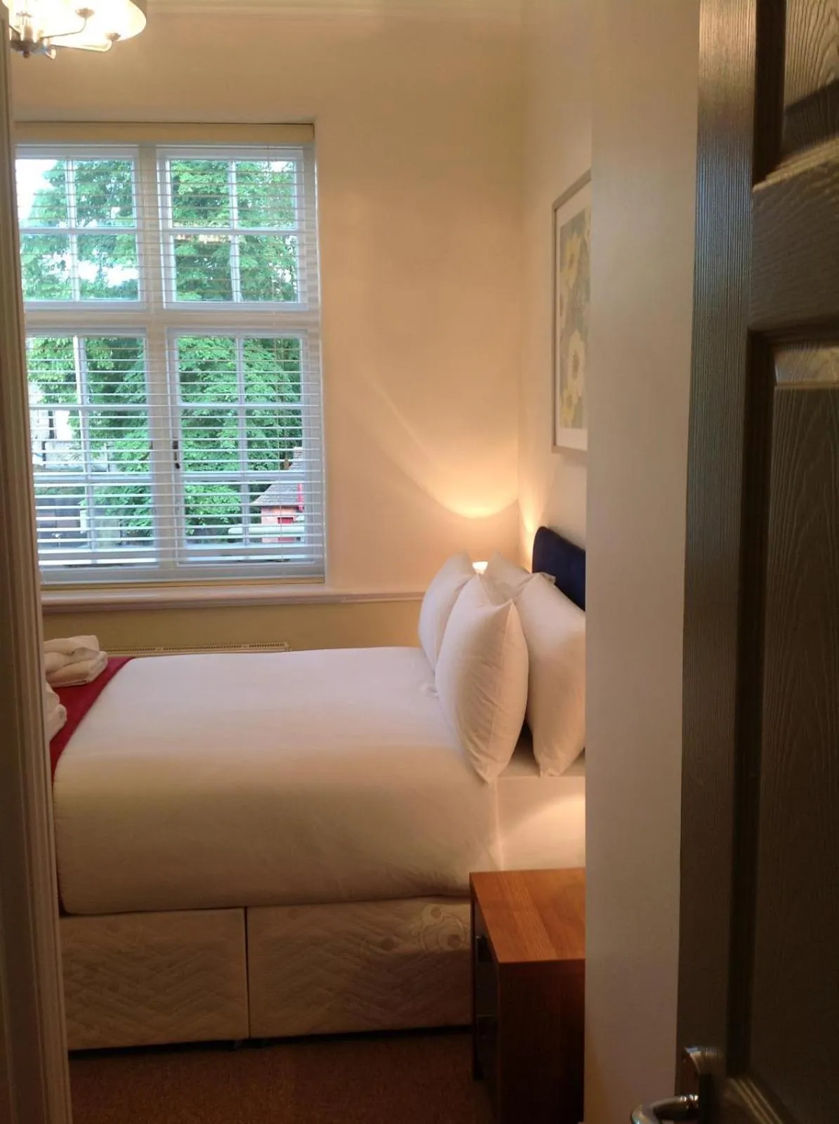 Bedroom, Bed in The Stag Enfield