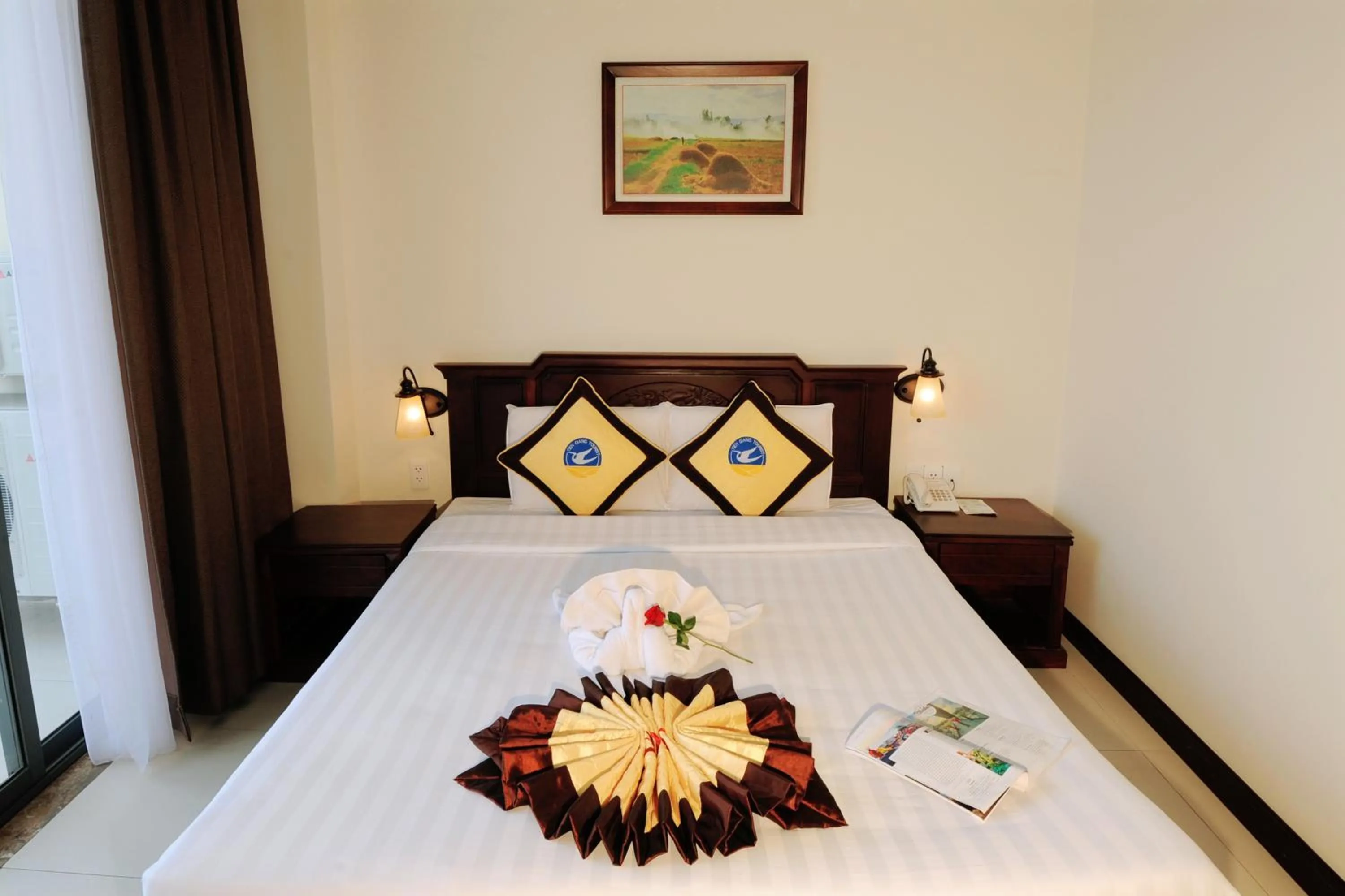 Bed in Cuu Long Hotel