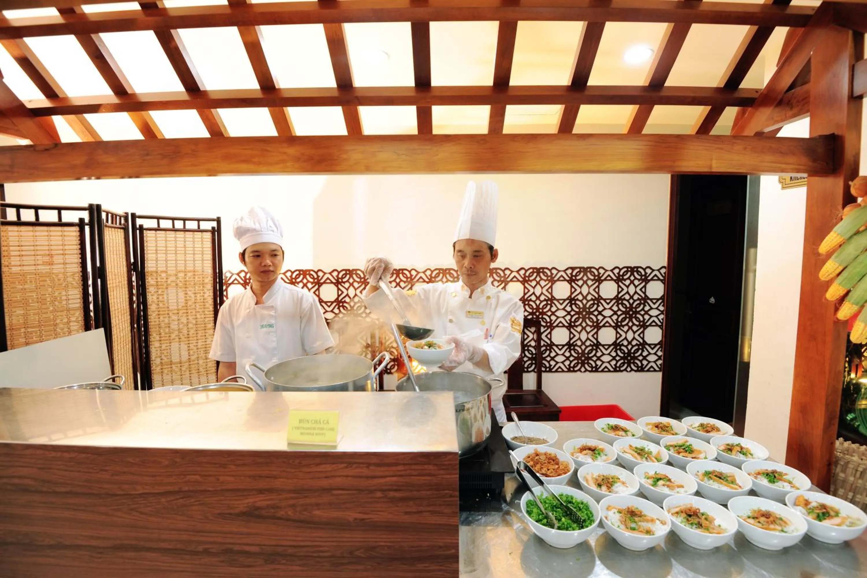 Restaurant/places to eat in Cuu Long Hotel