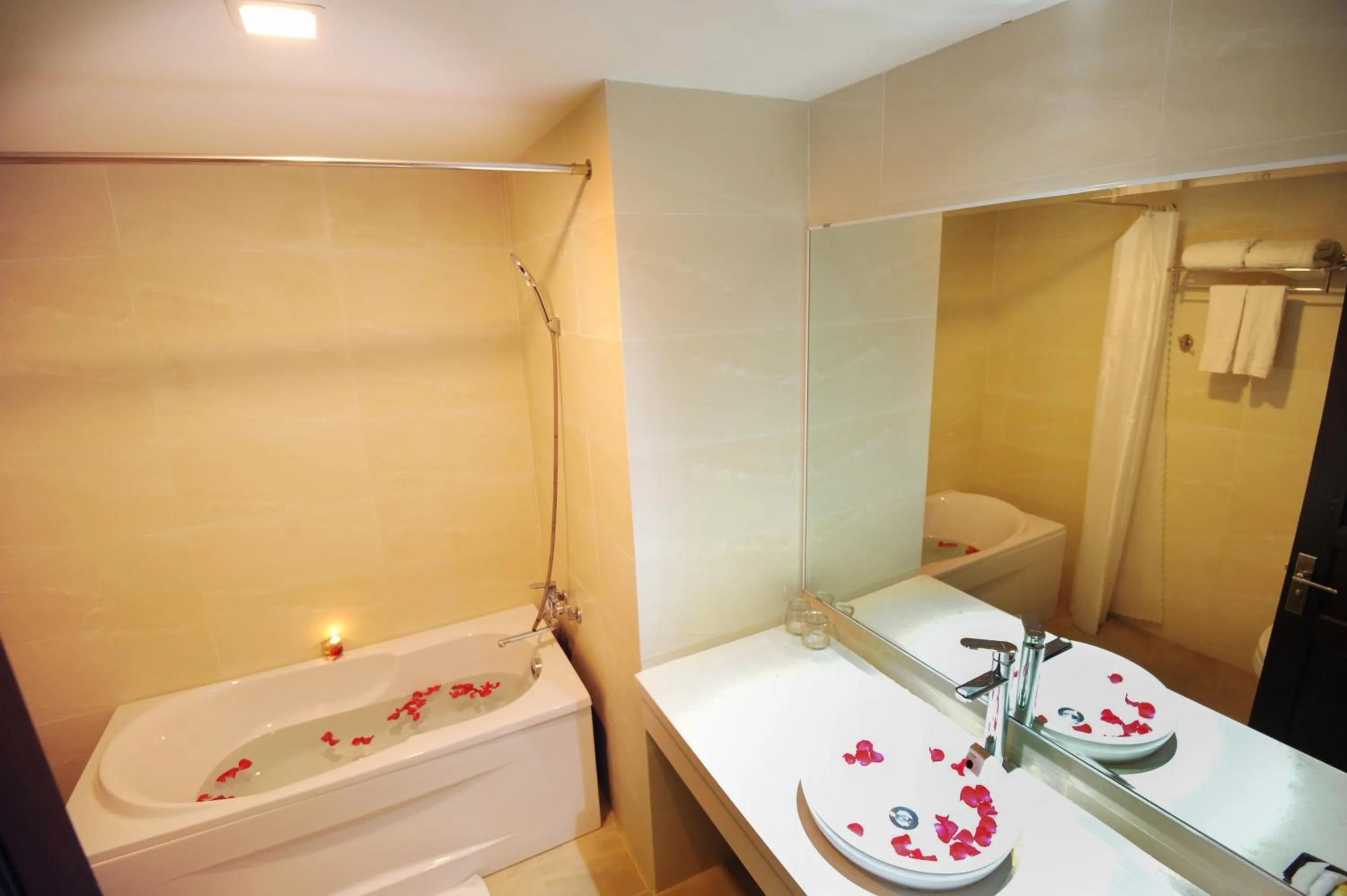 Bathroom in Cuu Long Hotel