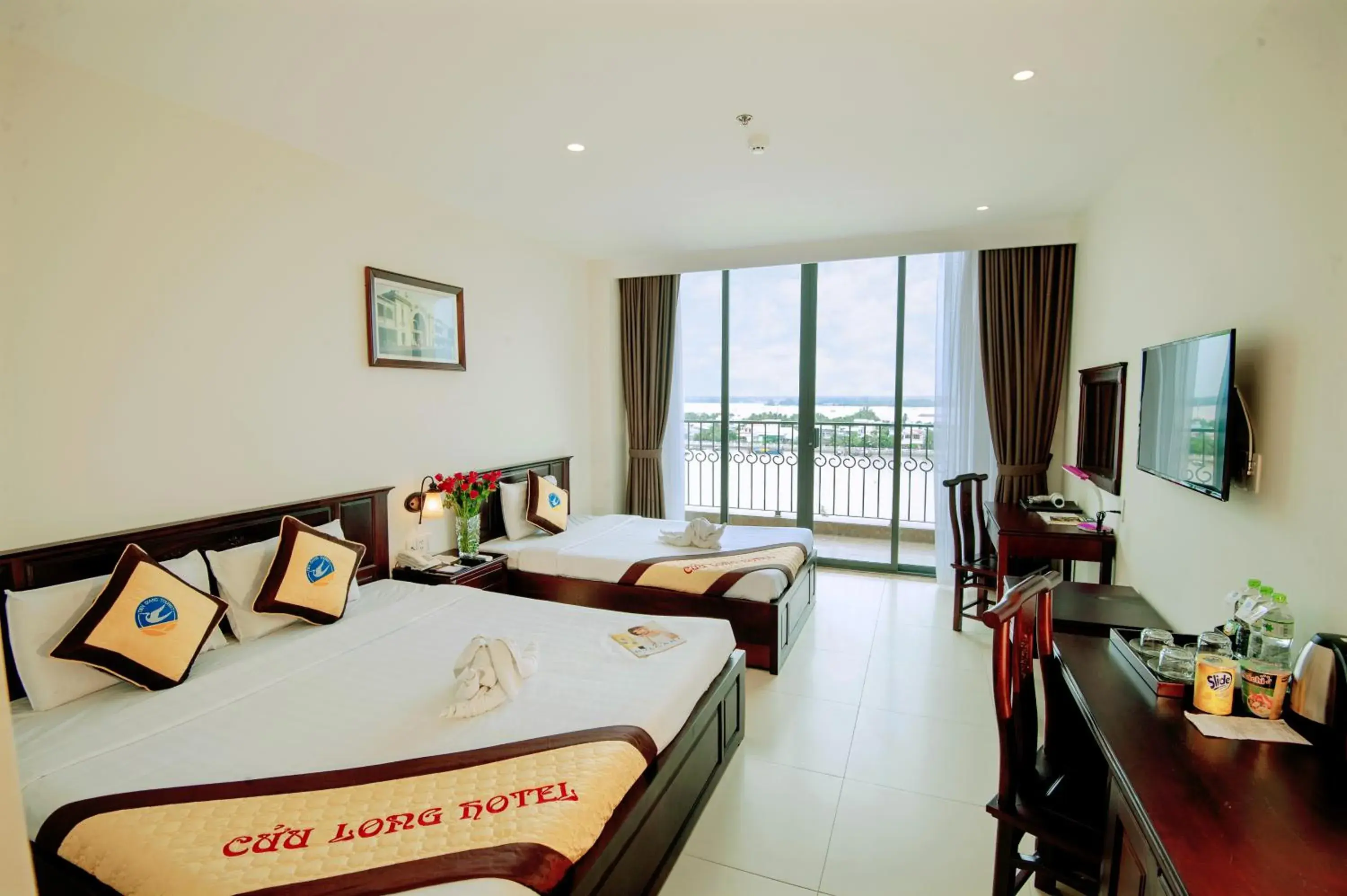 Triple Room with Balcony in Cuu Long Hotel Triple Room with Balcony in Cuu Long Hotel
