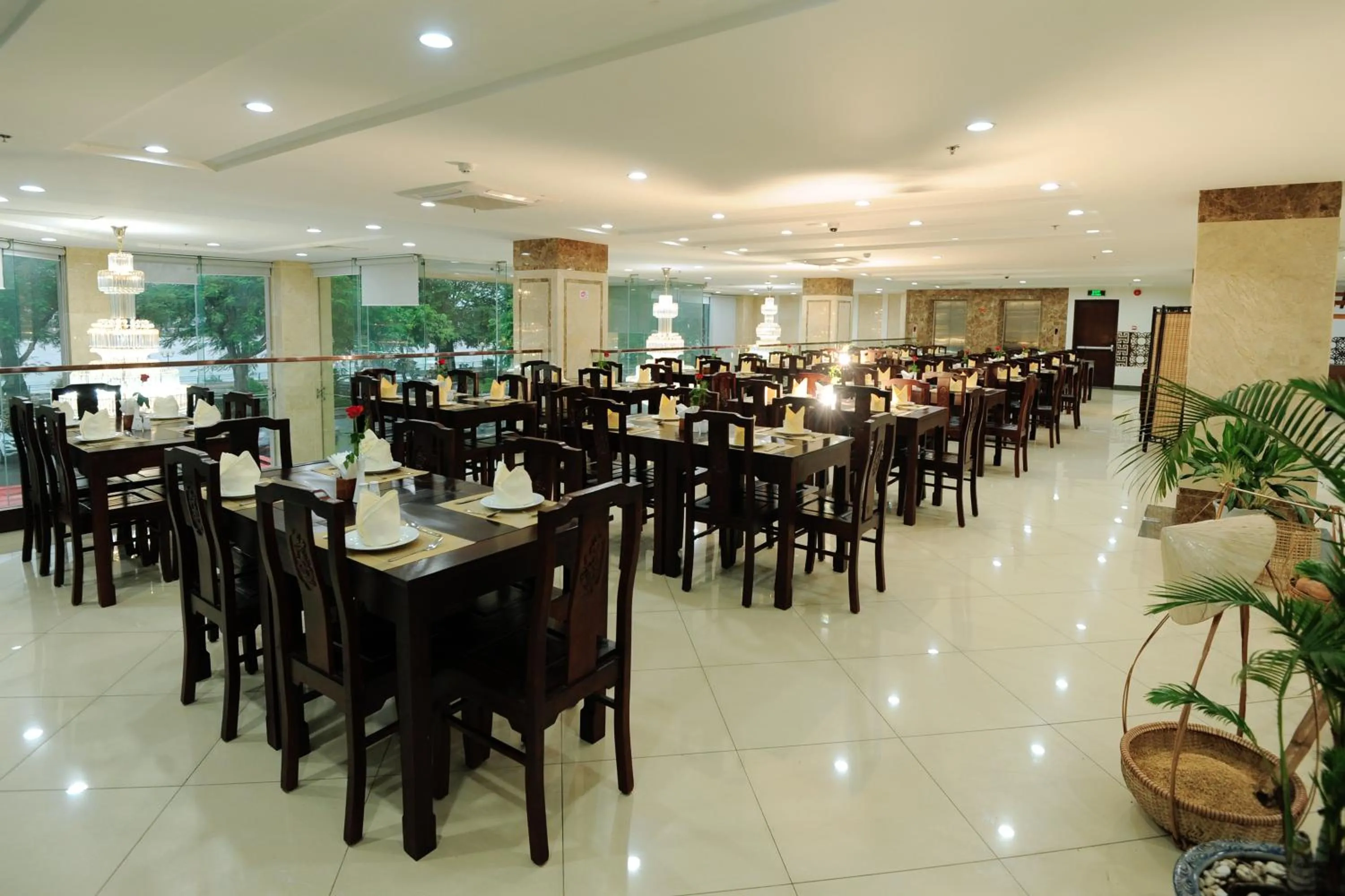 Restaurant/places to eat in Cuu Long Hotel