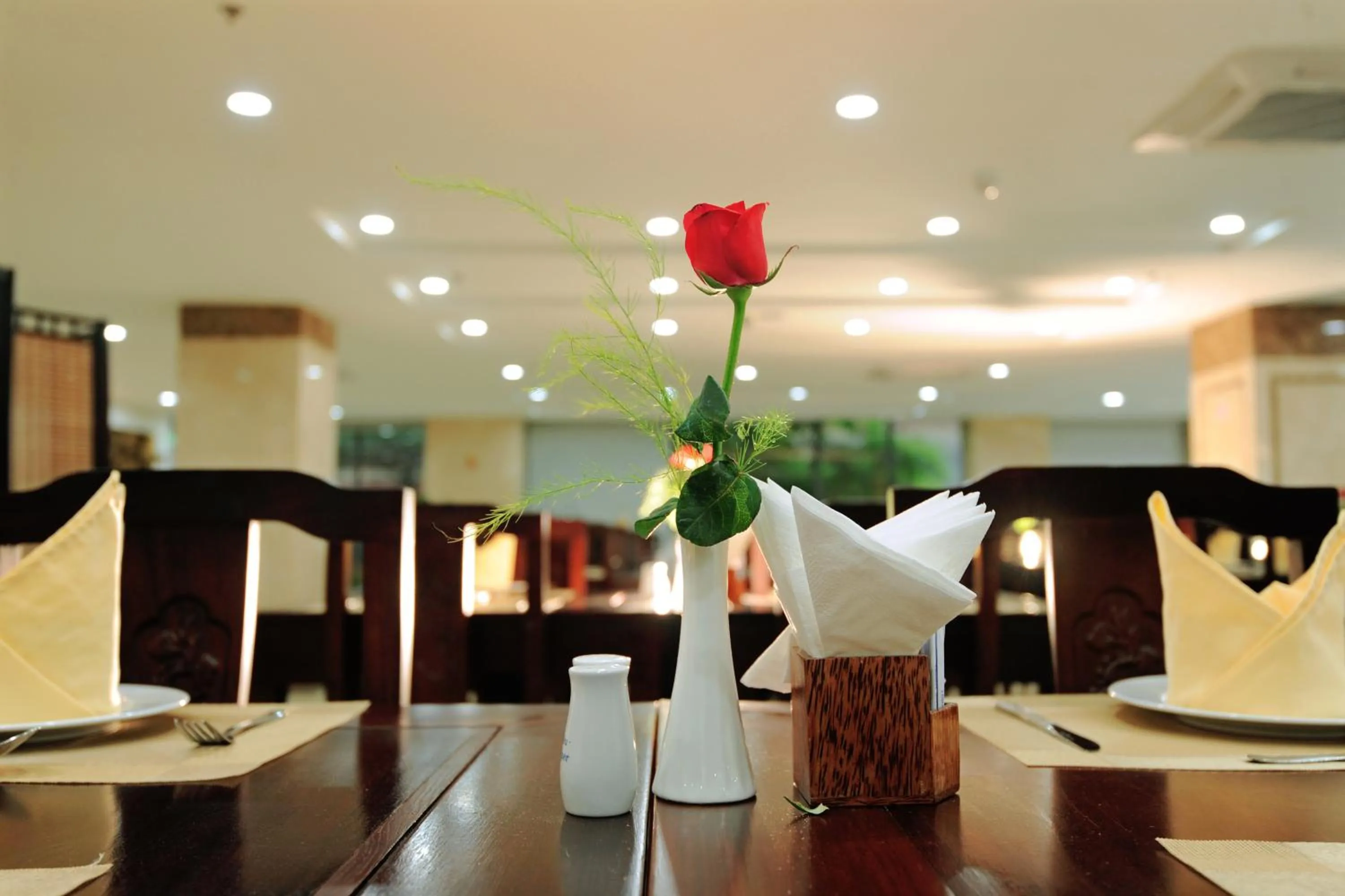 Restaurant/places to eat in Cuu Long Hotel