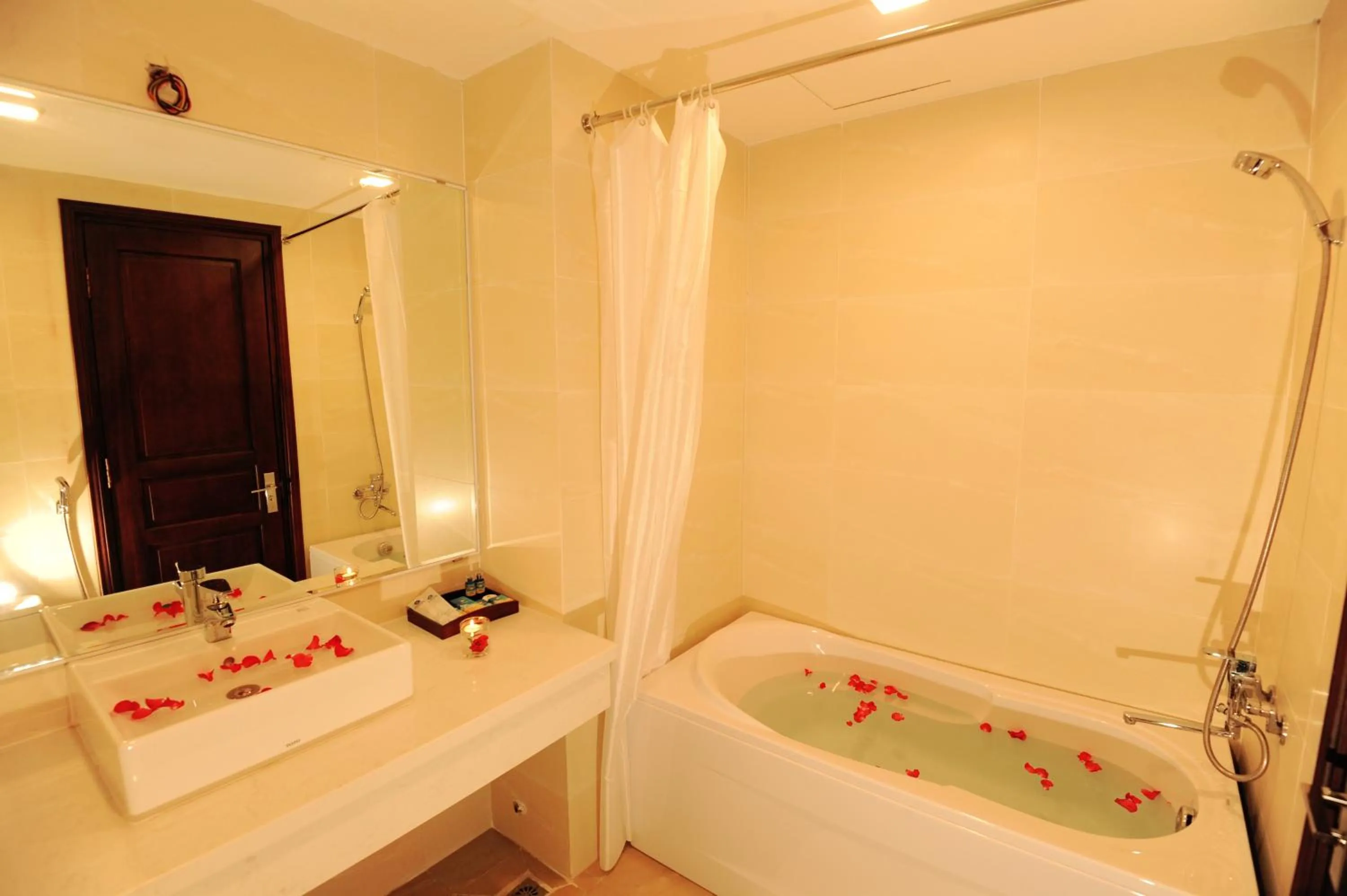 Hot Tub in Cuu Long Hotel