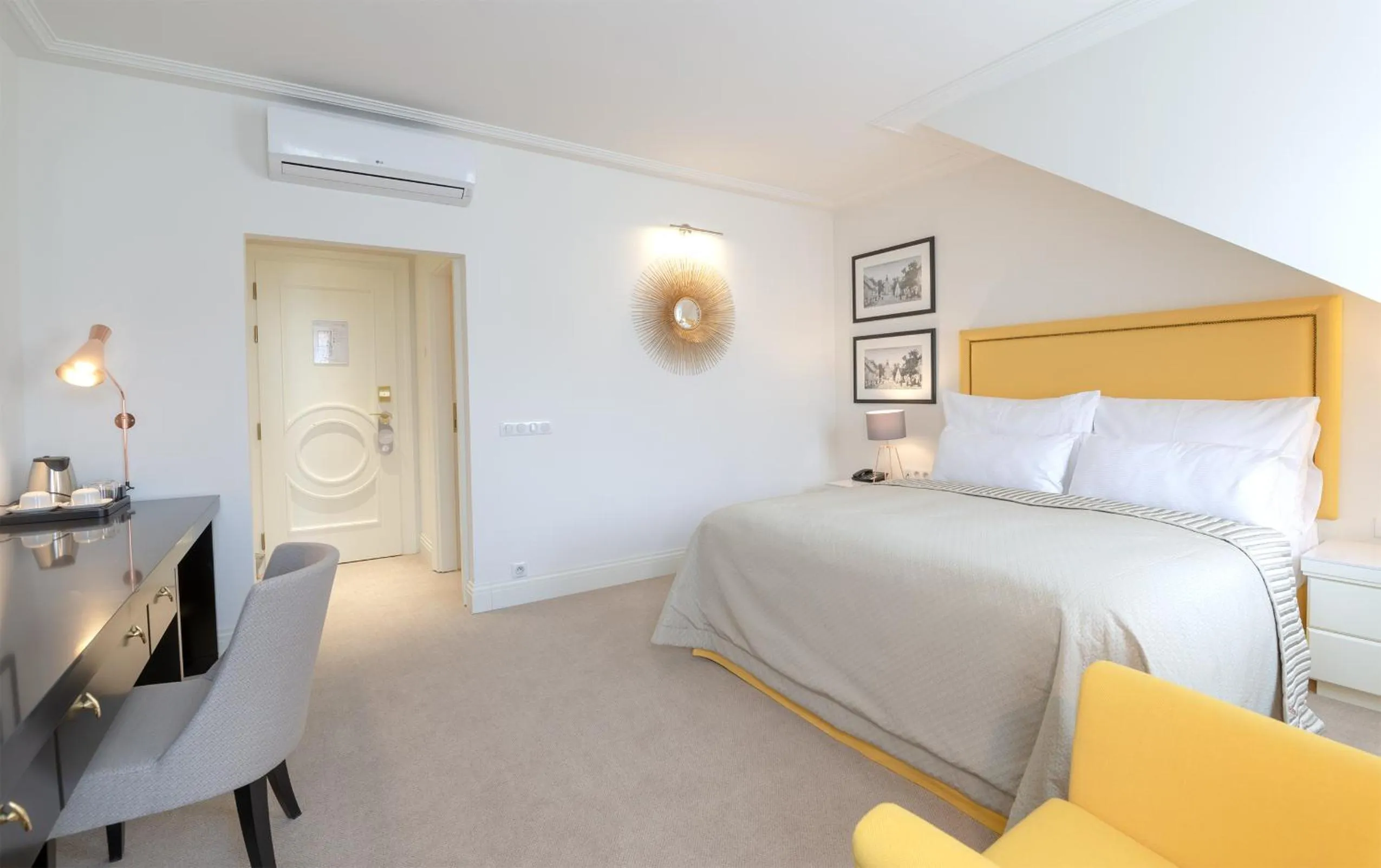 Living room, Bed in Boutique Hotel Corso