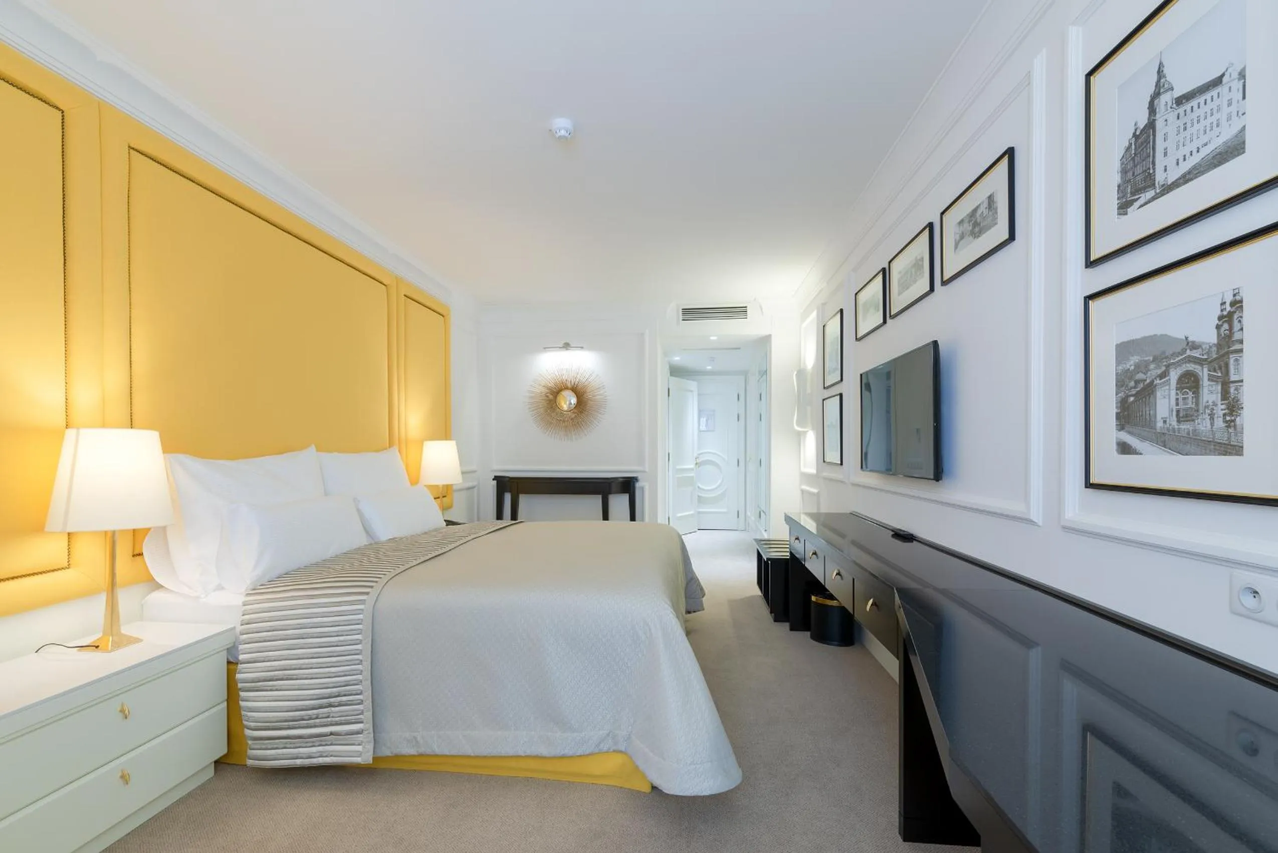 Living room, Bed in Boutique Hotel Corso