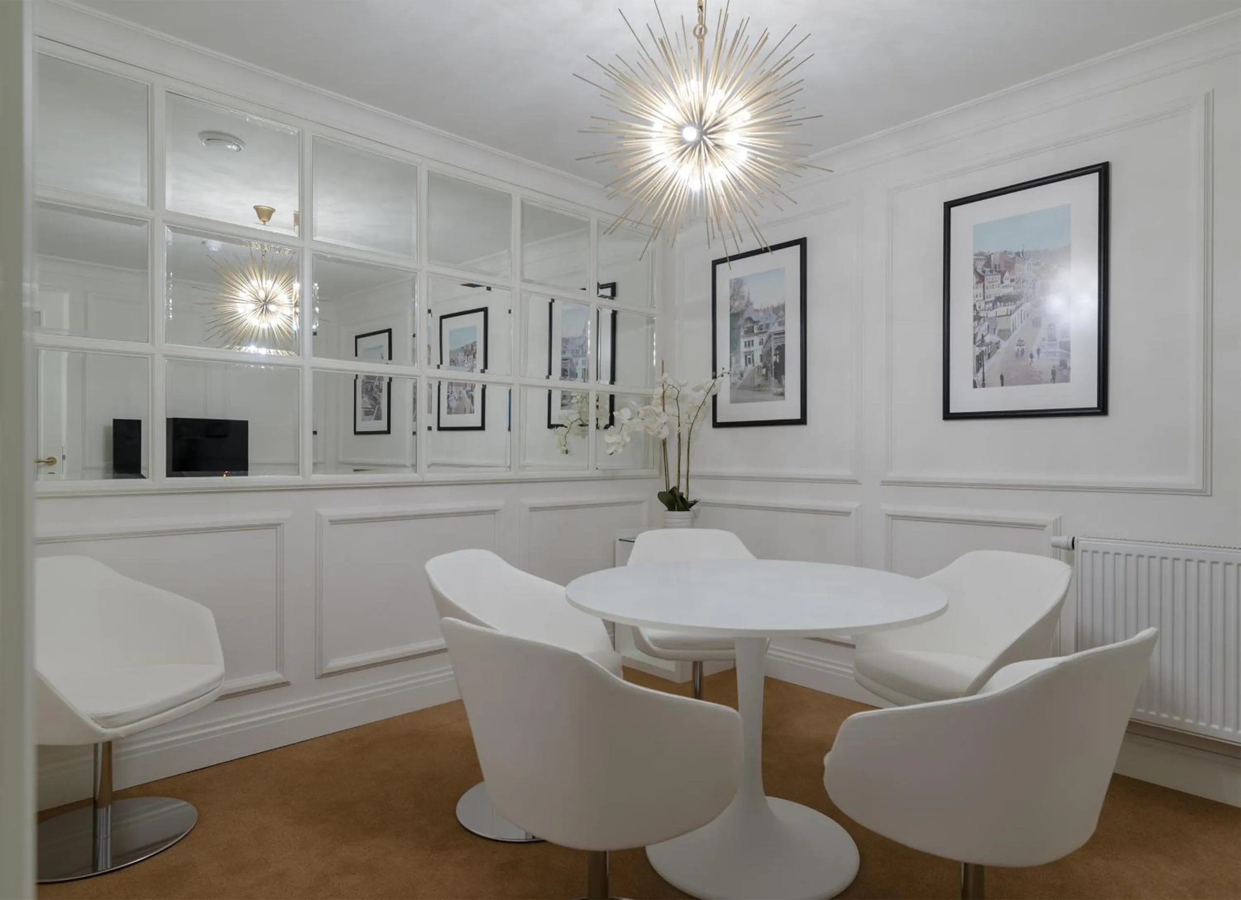 Communal lounge/ TV room in Boutique Hotel Corso