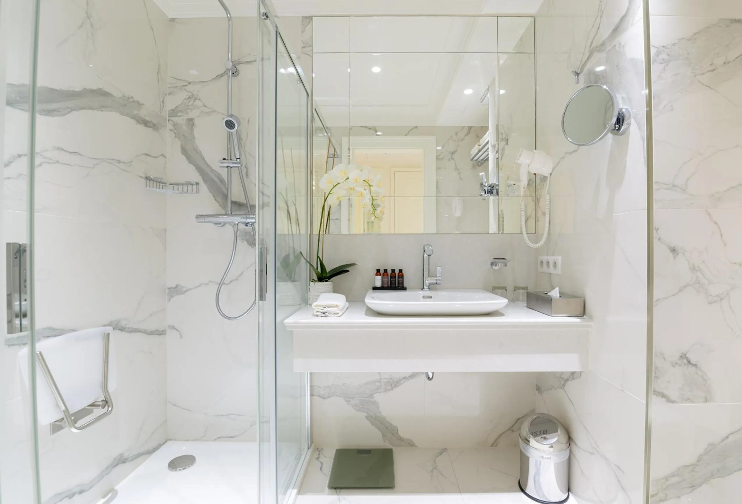 Shower in Boutique Hotel Corso