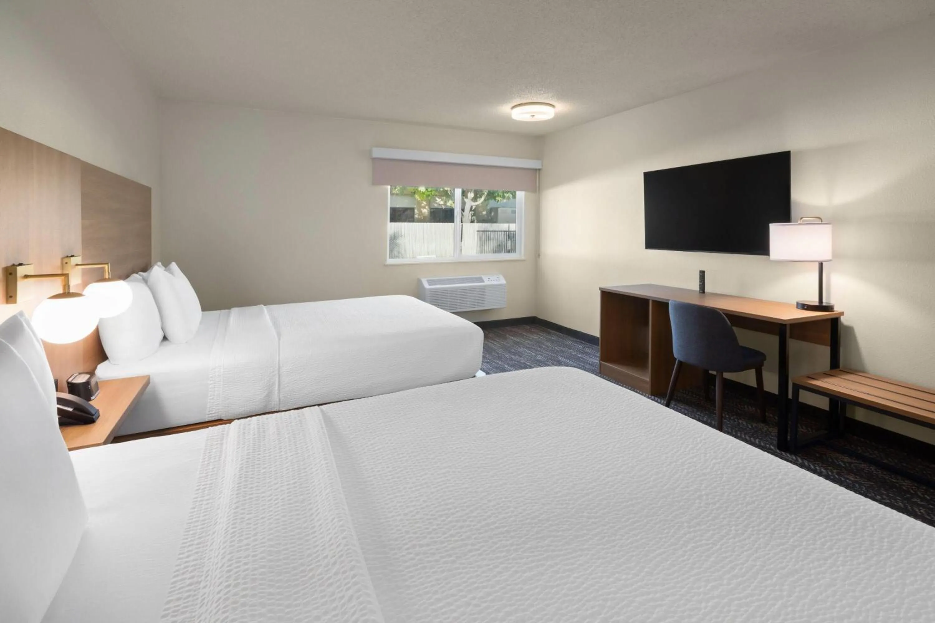 Photo of the whole room, Bed in Ramada by Wyndham Merced
