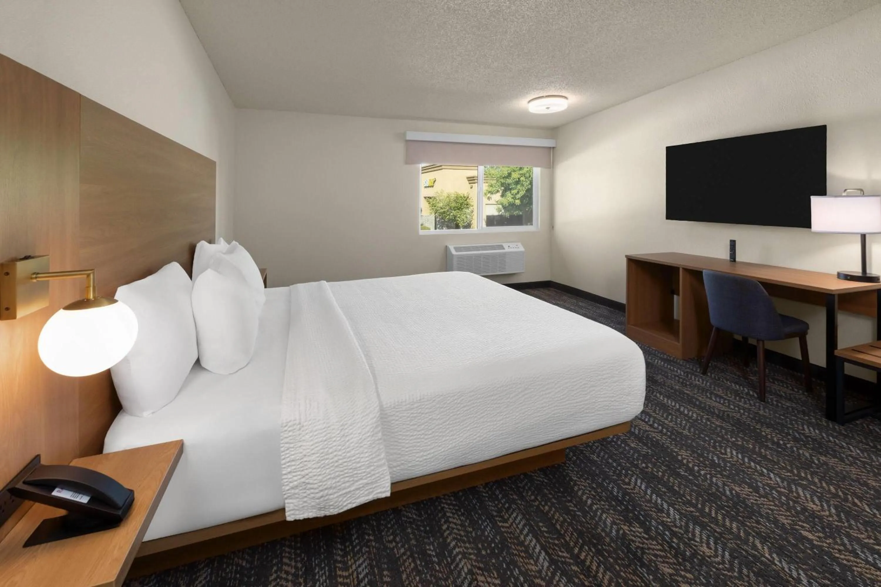 Photo of the whole room, Bed in Ramada by Wyndham Merced