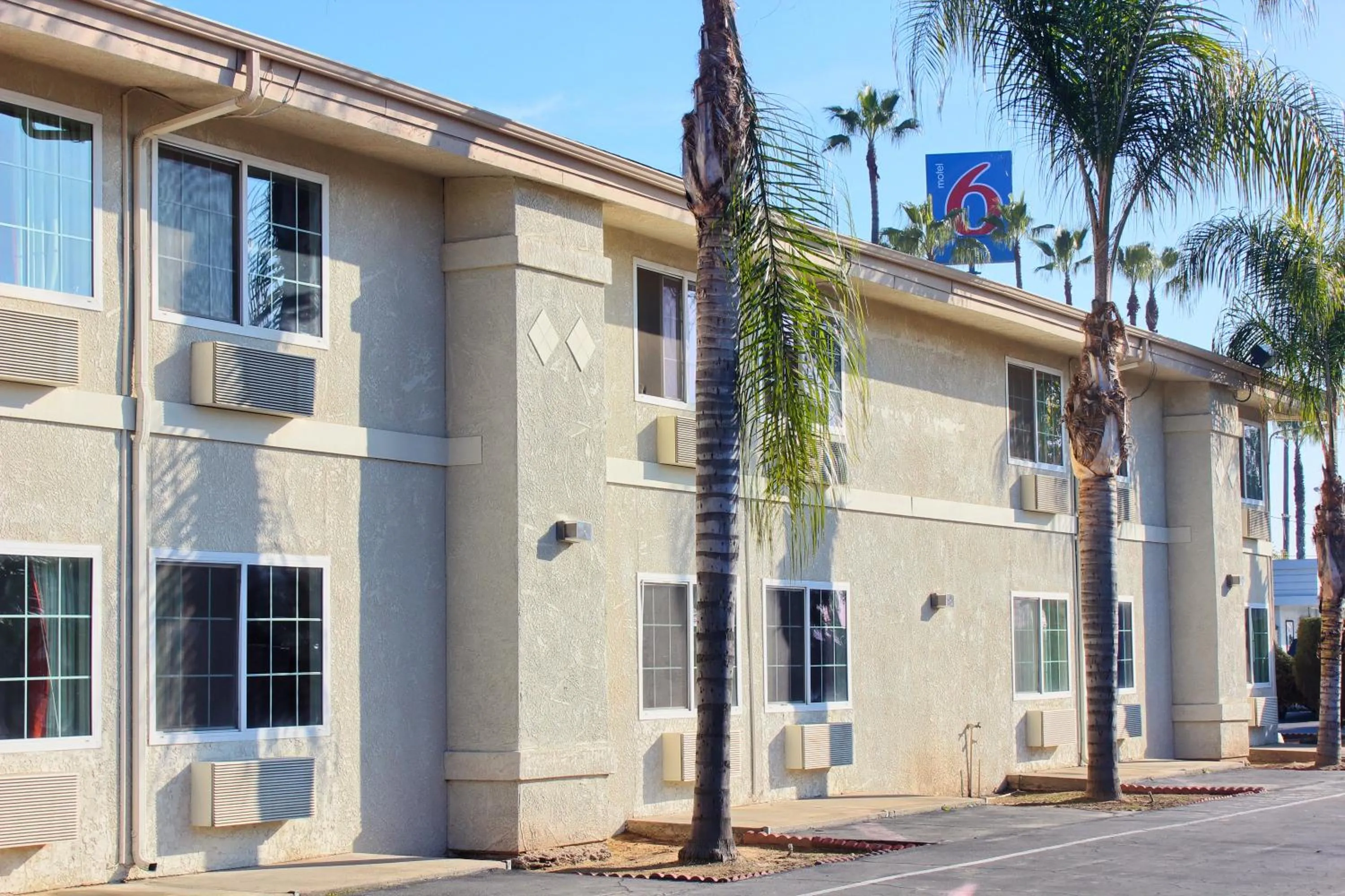 Property building in Motel 6-Merced, CA