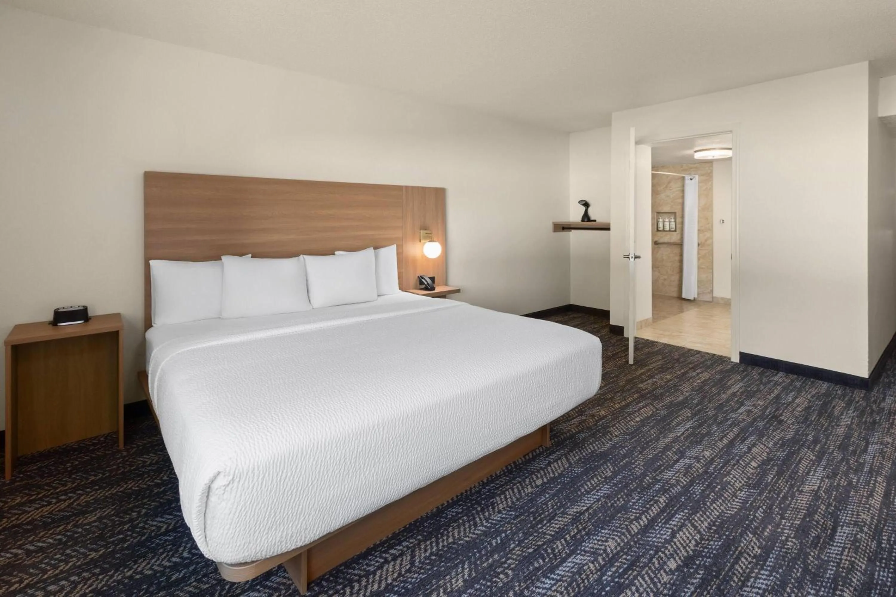 Photo of the whole room, Bed in Ramada by Wyndham Merced