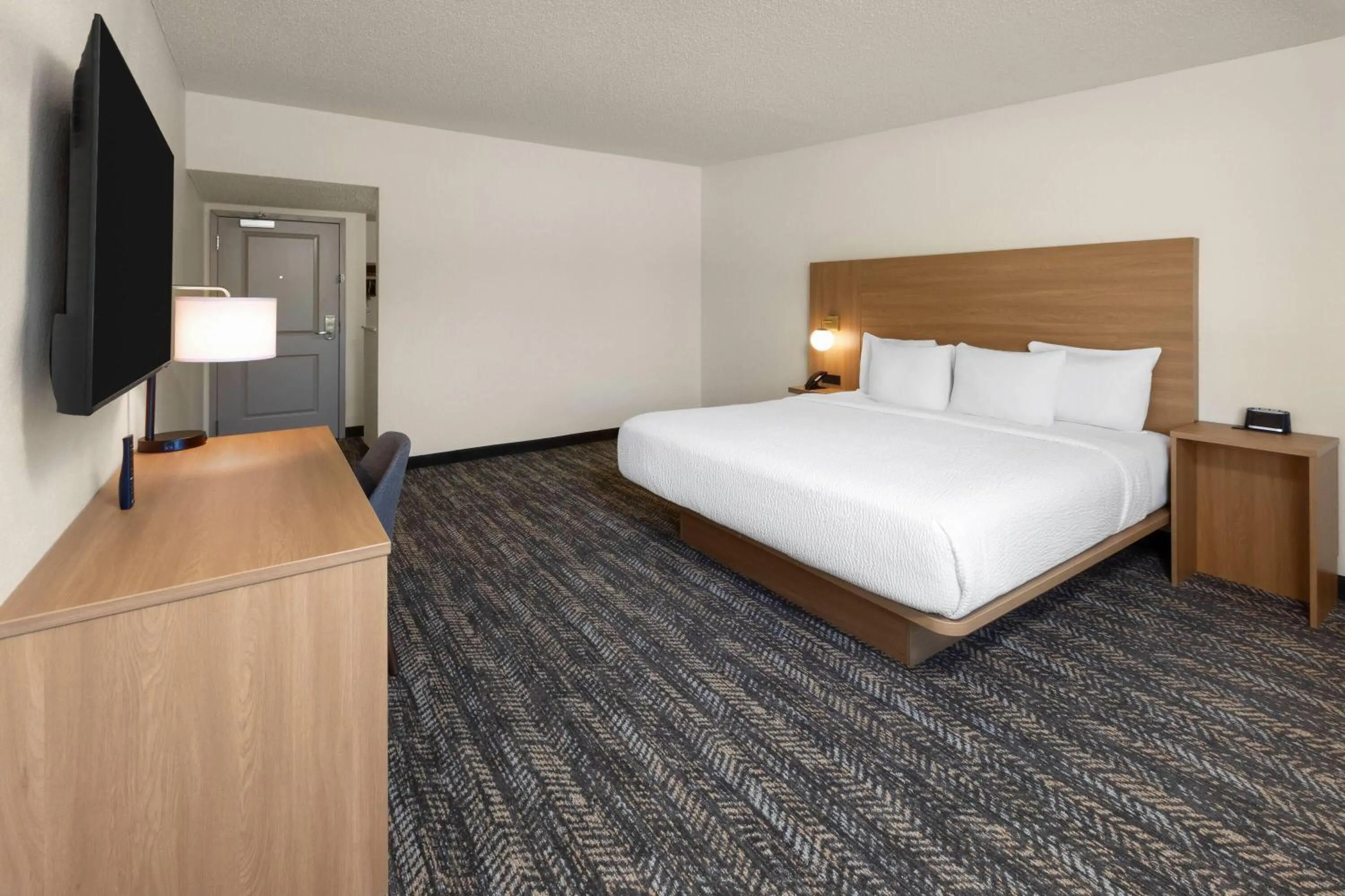 Photo of the whole room, Bed in Ramada by Wyndham Merced