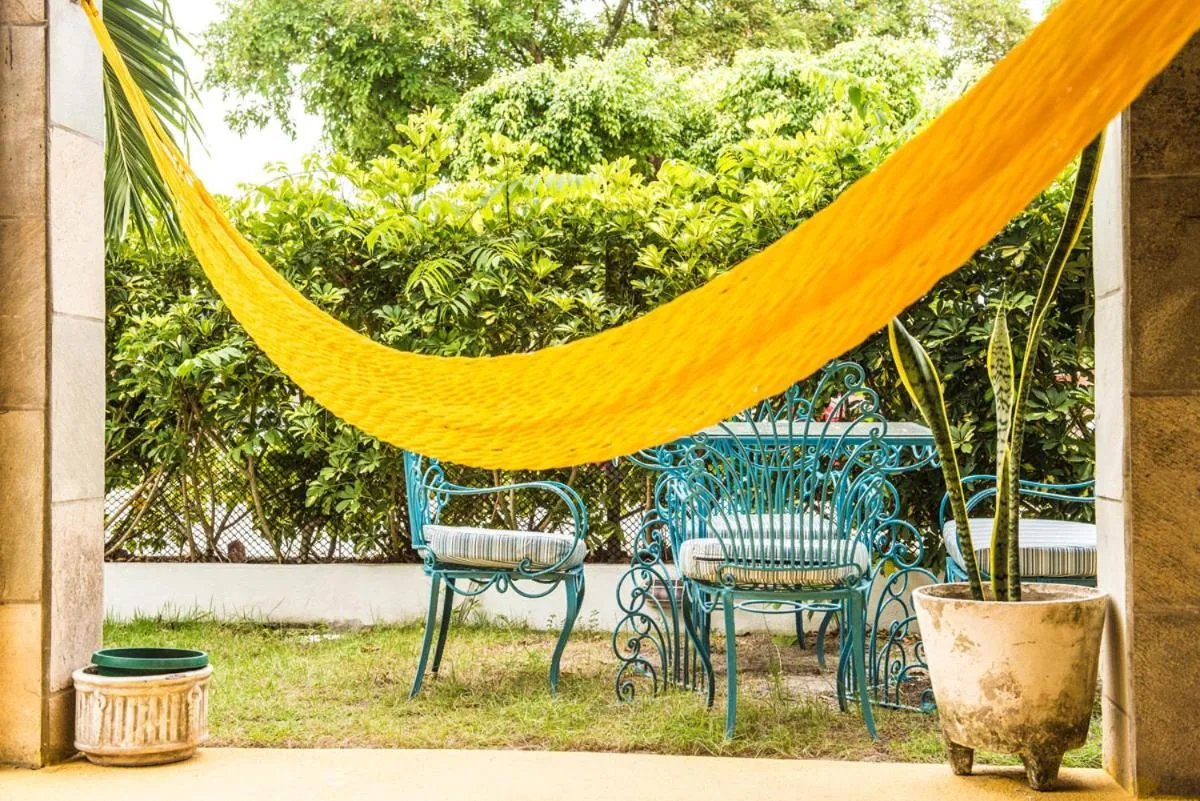 Communal lounge/ TV room in Pousada Liras da Poesia