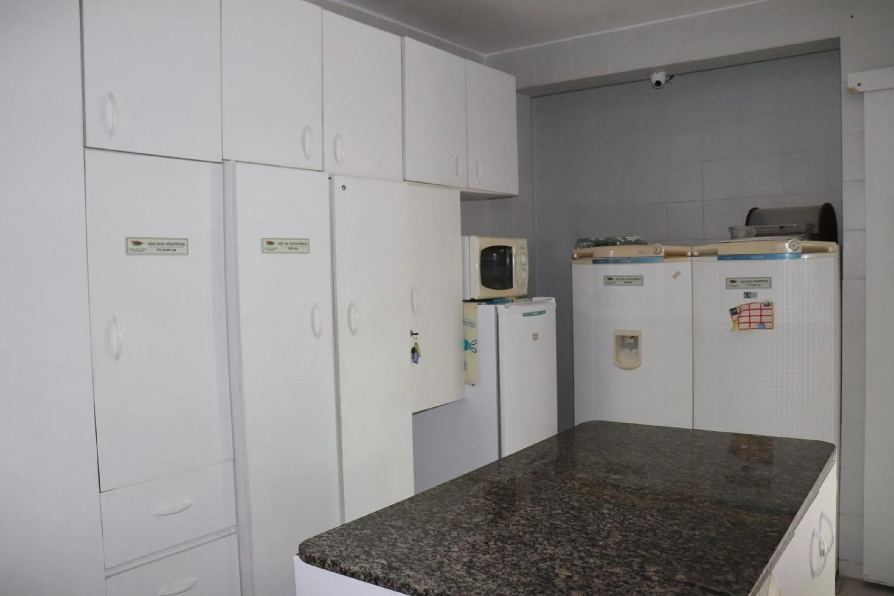 Communal kitchen in Pousada Liras da Poesia