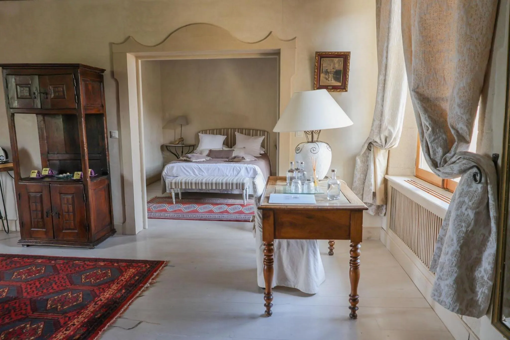 Photo of the whole room, Bed in Maison de la Pra