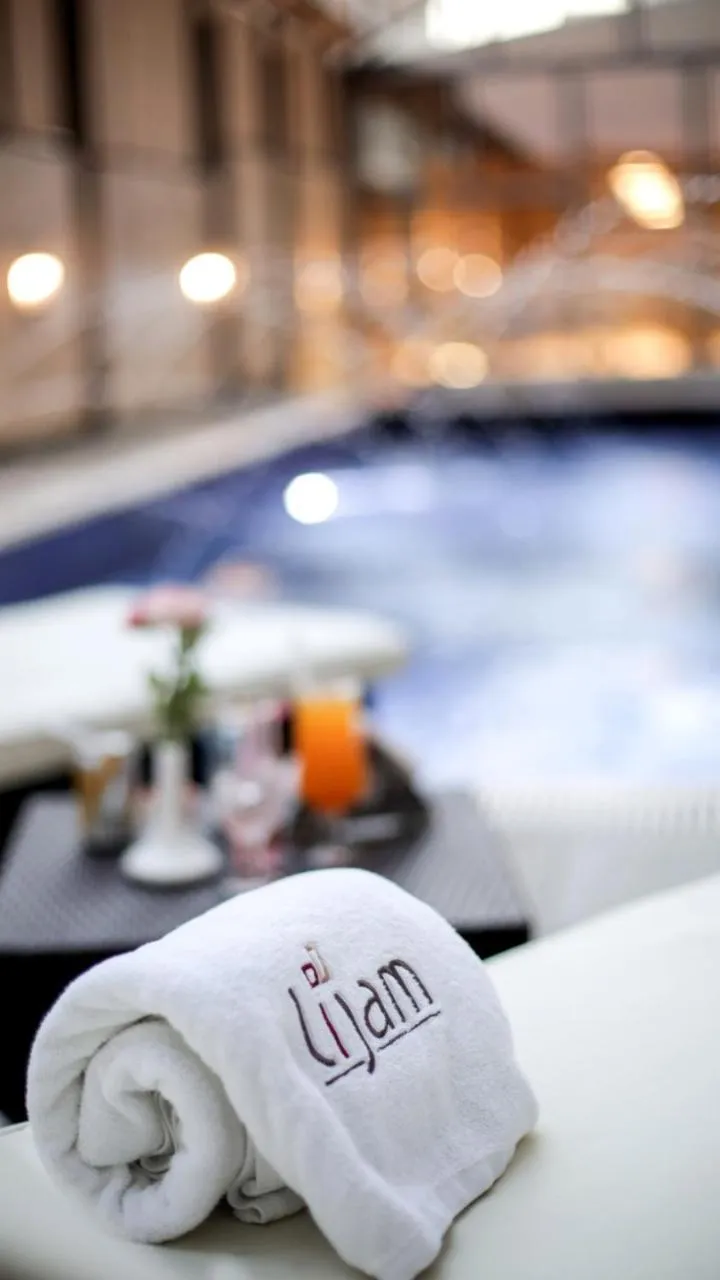 Swimming pool, Bed in Lijam Hotel