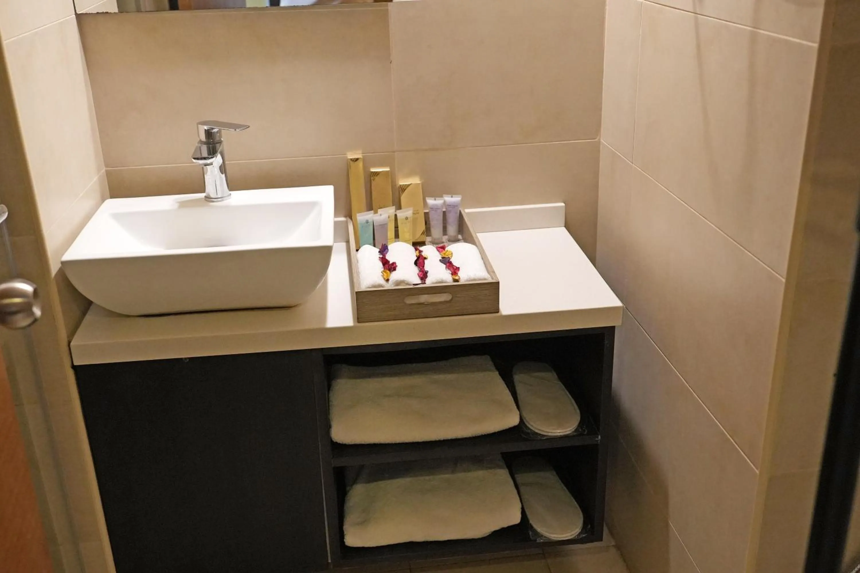 Bathroom in Lijam Hotel