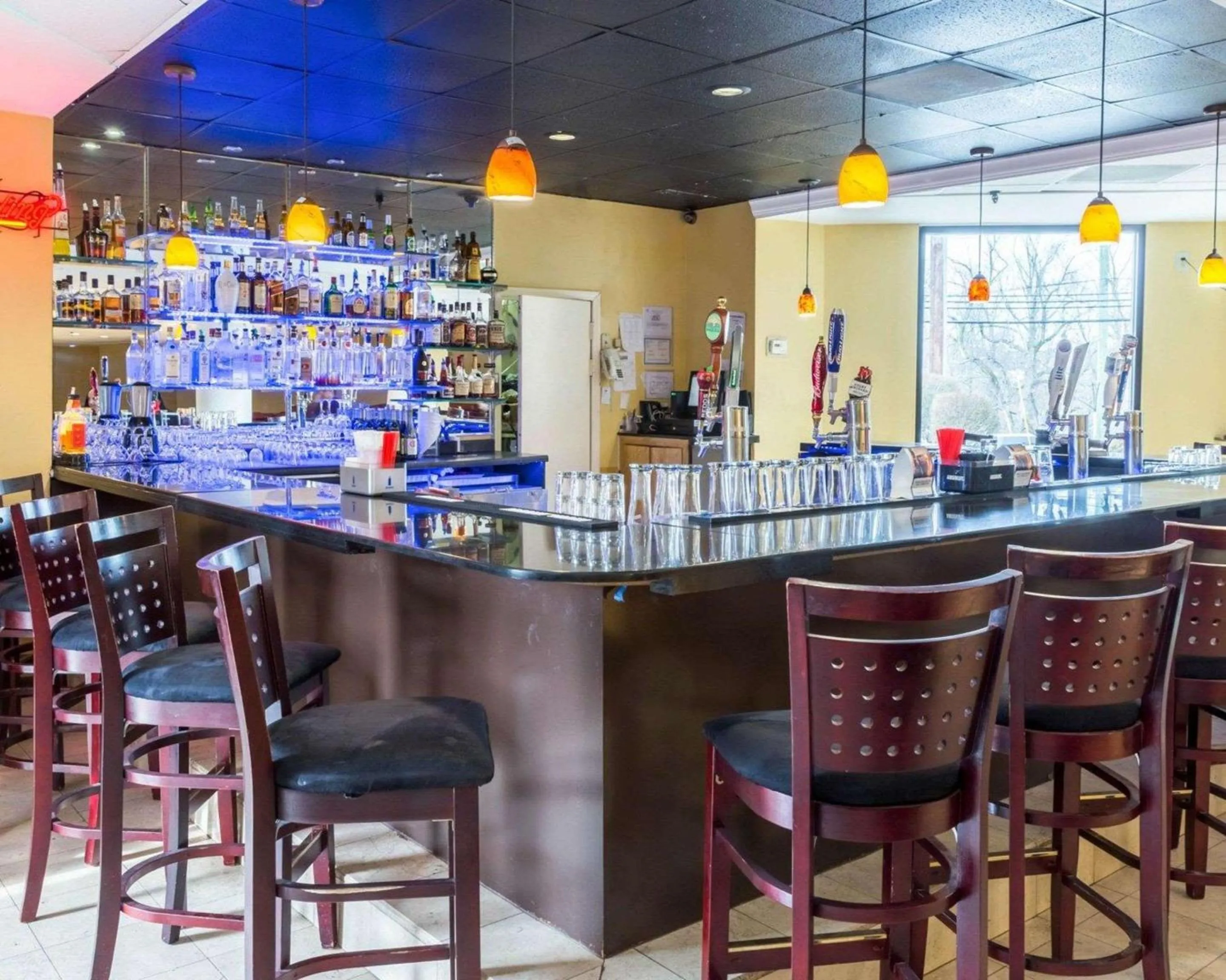 Restaurant/places to eat in Clarion Hotel Somerset - New Brunswick