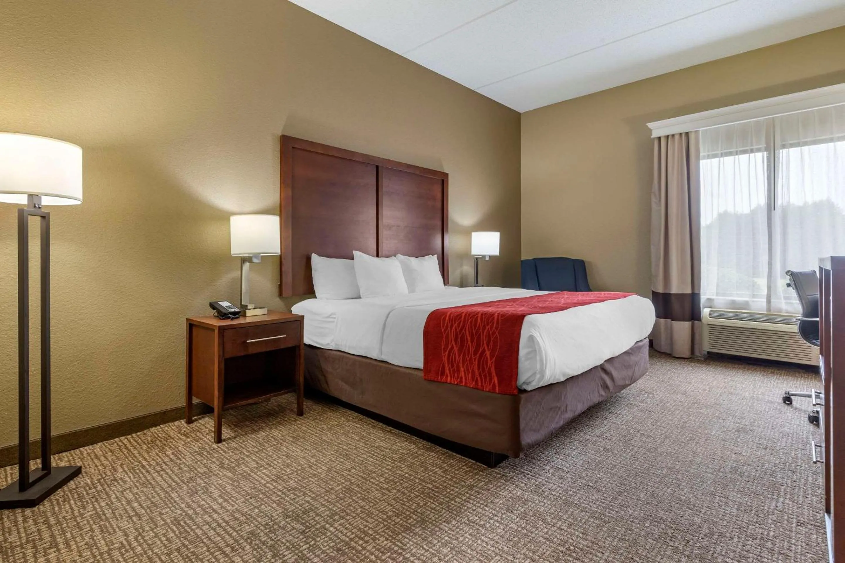 Bedroom, Bed in Comfort Inn & Suites Mocksville I-40
