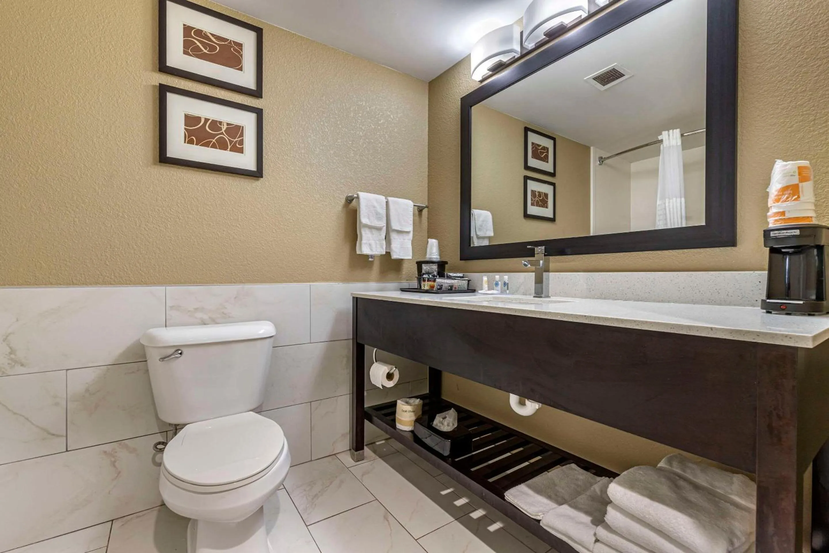 Bedroom in Comfort Inn & Suites Mocksville I-40