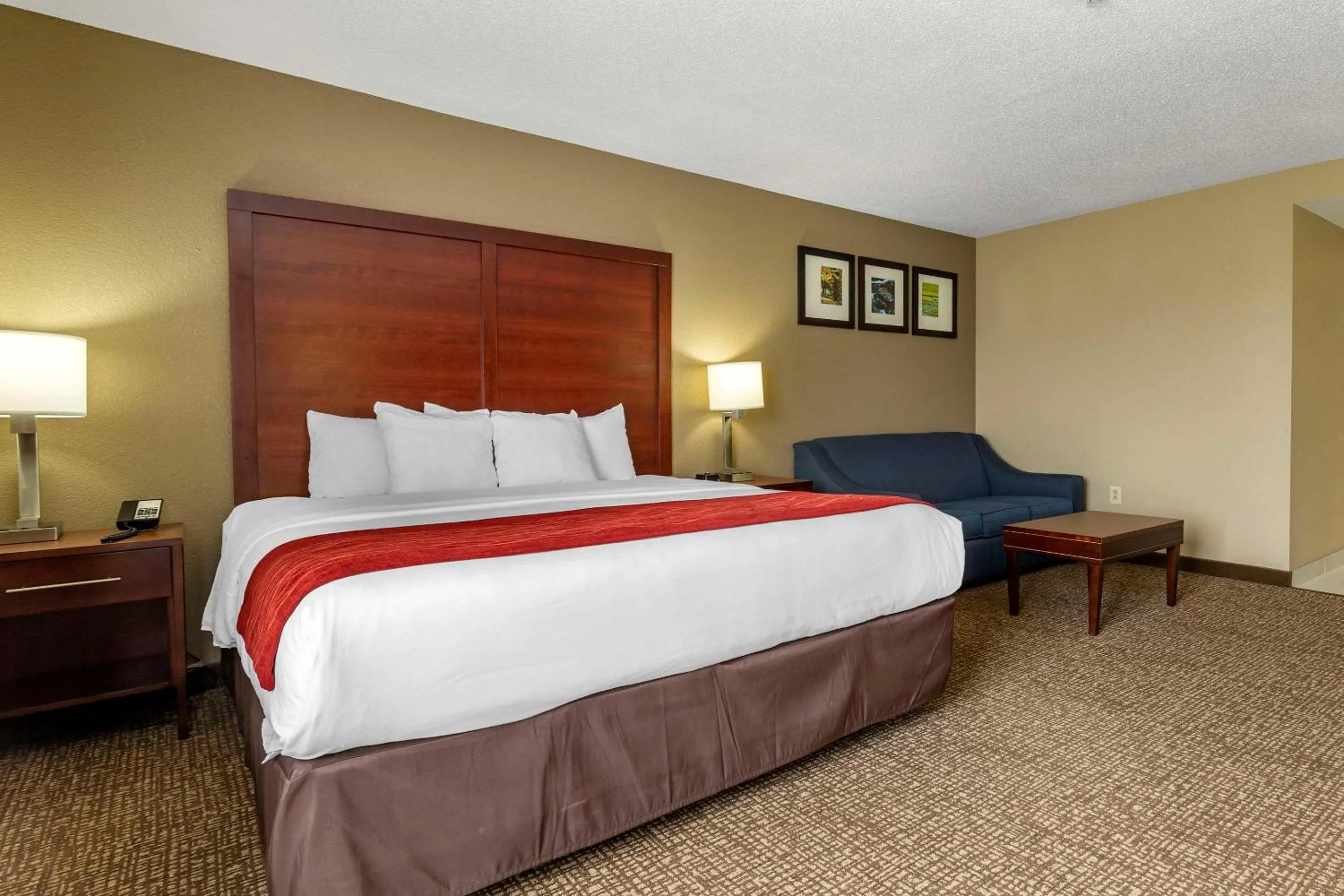 Bedroom, Bed in Comfort Inn & Suites Mocksville I-40