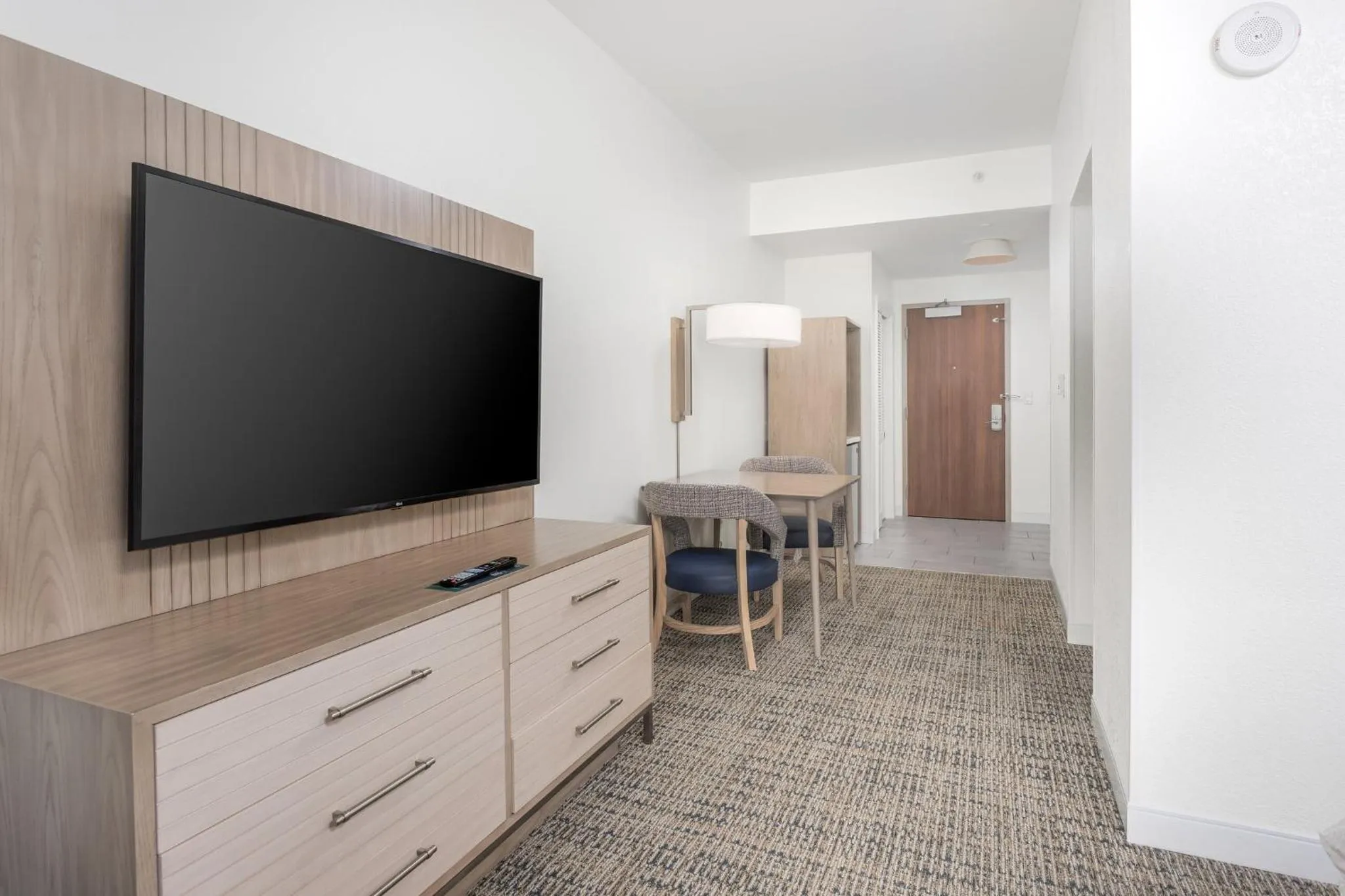 Photo of the whole room in Holiday Inn Resort Pensacola Beach Gulf Front by IHG