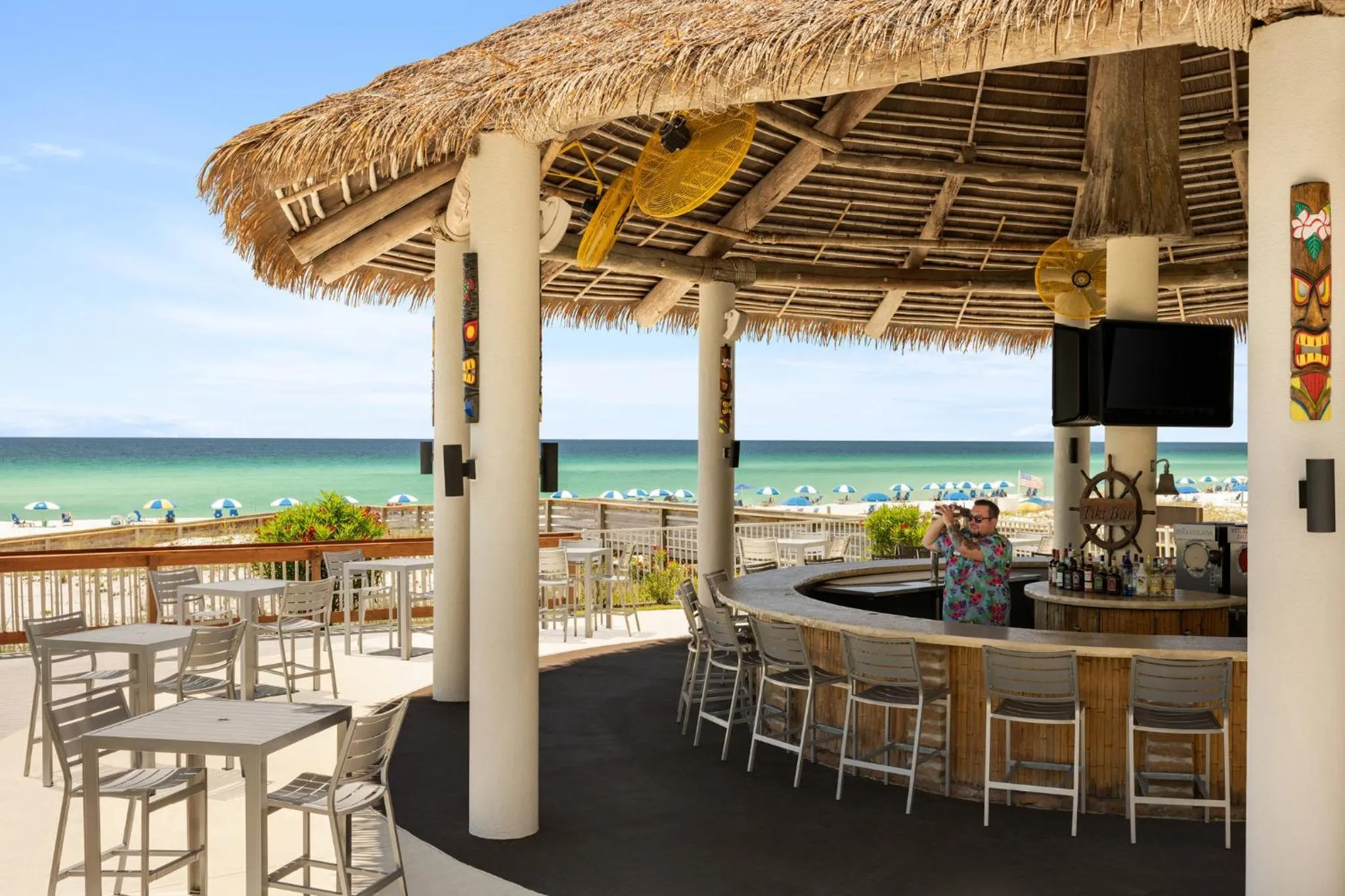 Lounge or bar in Holiday Inn Resort Pensacola Beach Gulf Front by IHG