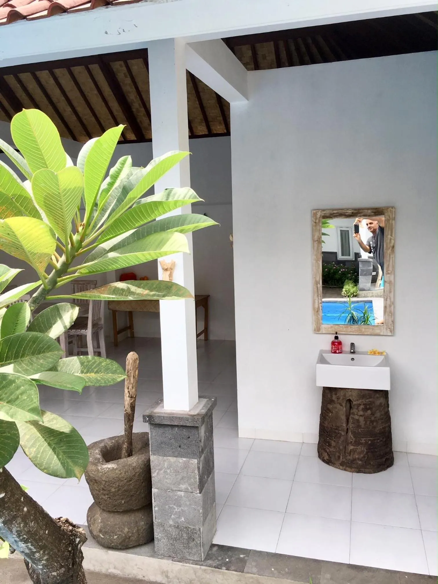 Restaurant/places to eat in Narayana Homestay