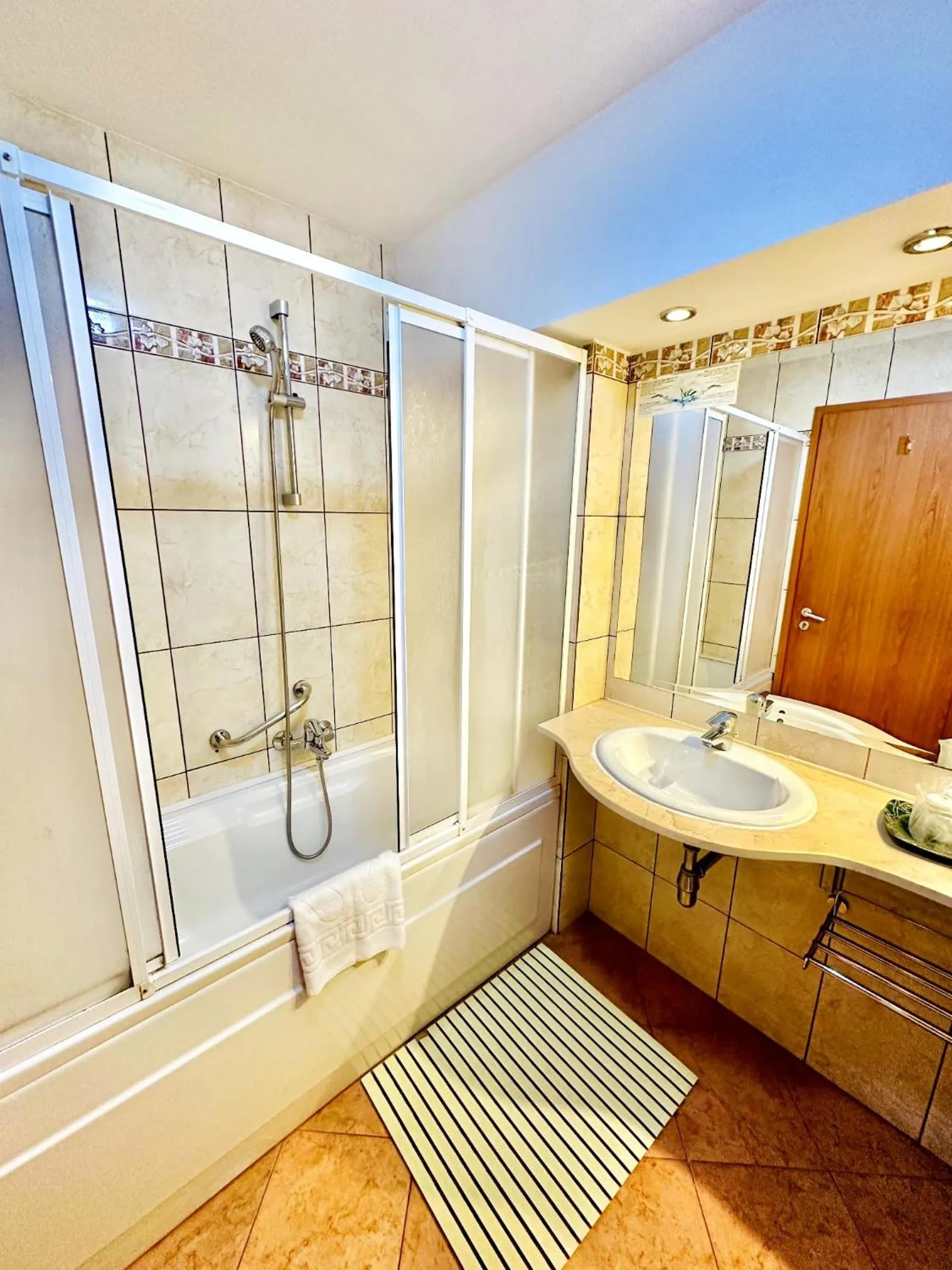 Bathroom in Andy Grand Hotel