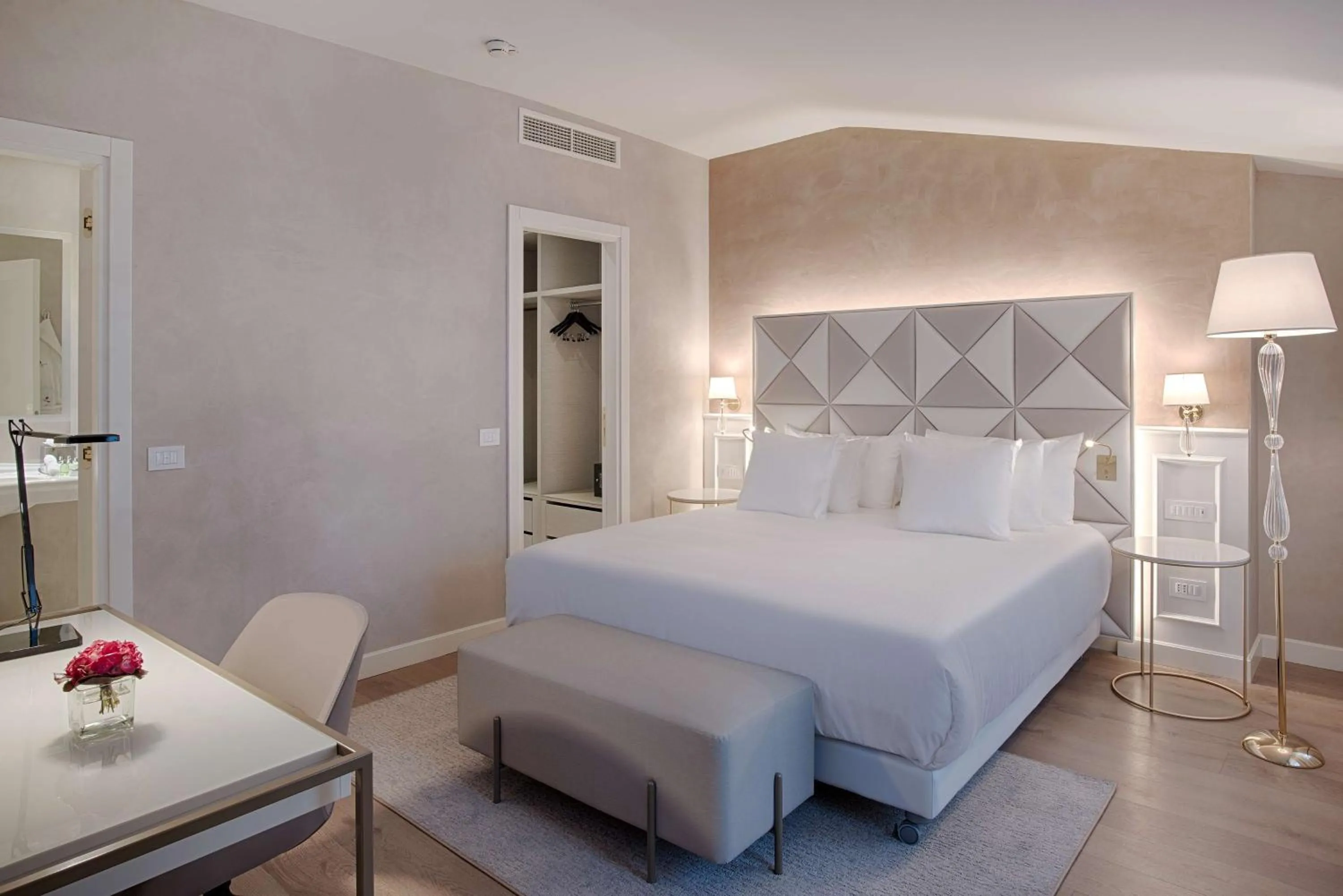 Bedroom, Bed in NH Collection Palazzo Verona