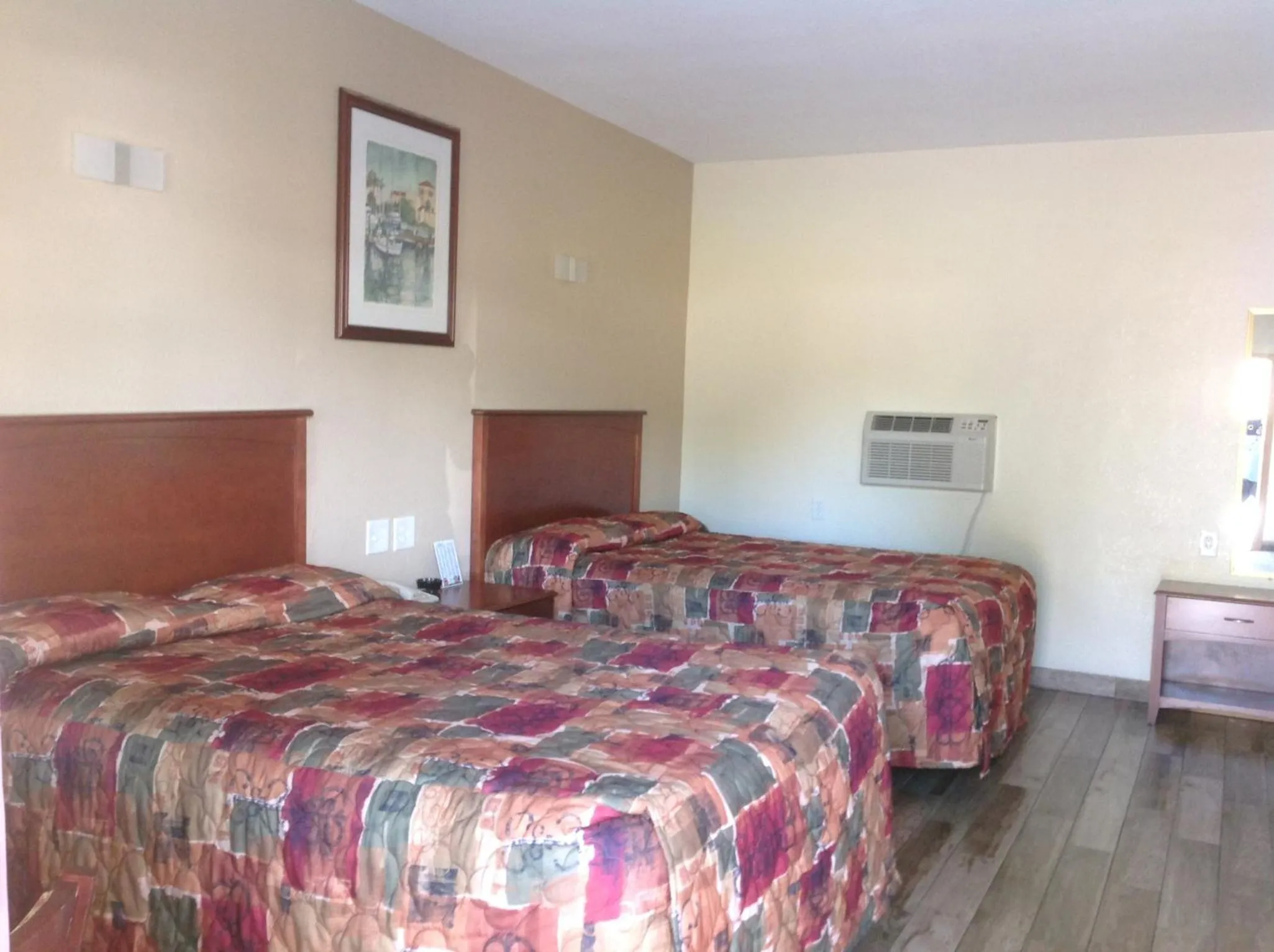 Photo of the whole room in Sunshine Inn of Daytona Beach