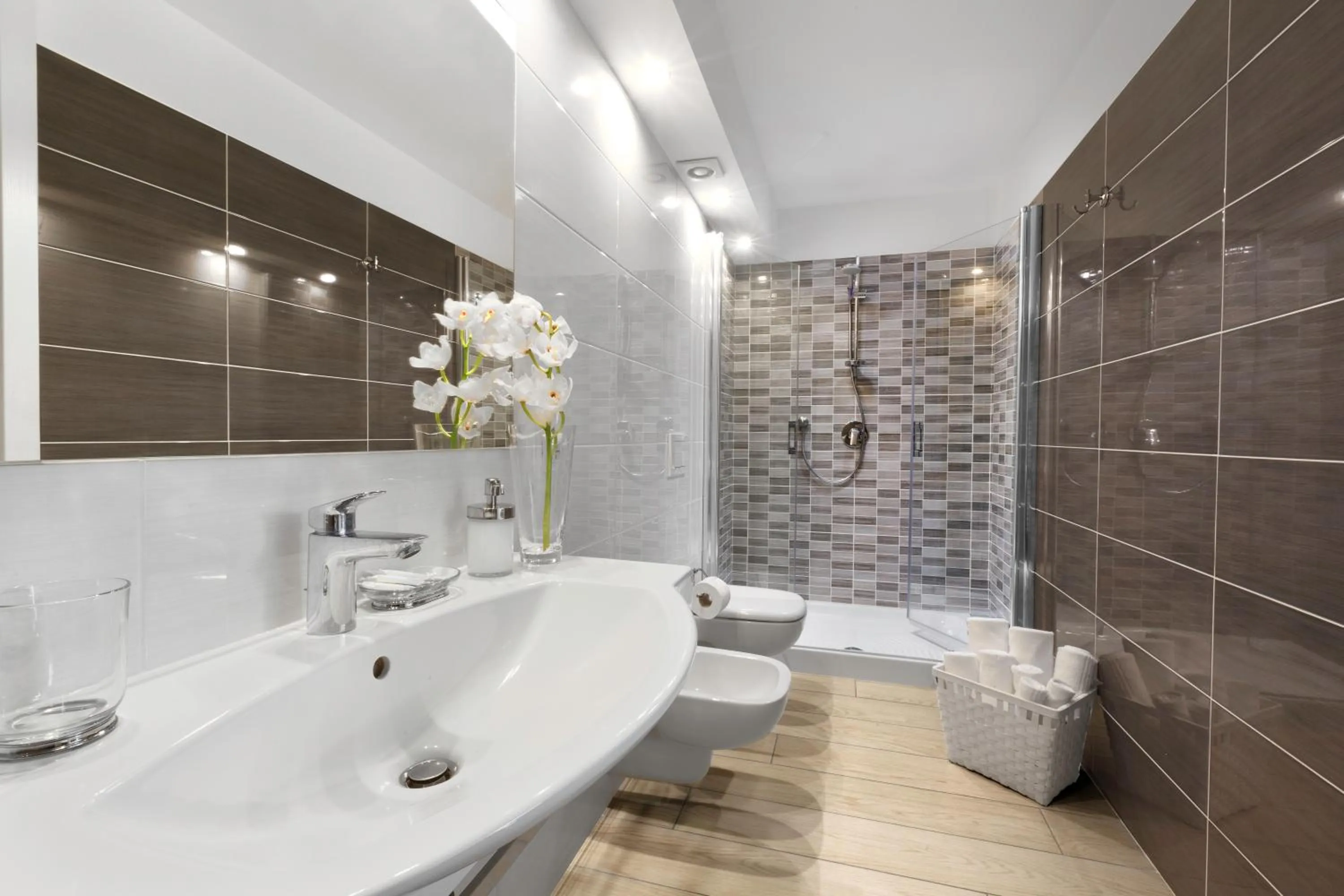 Shower in Eterea Charming Suites