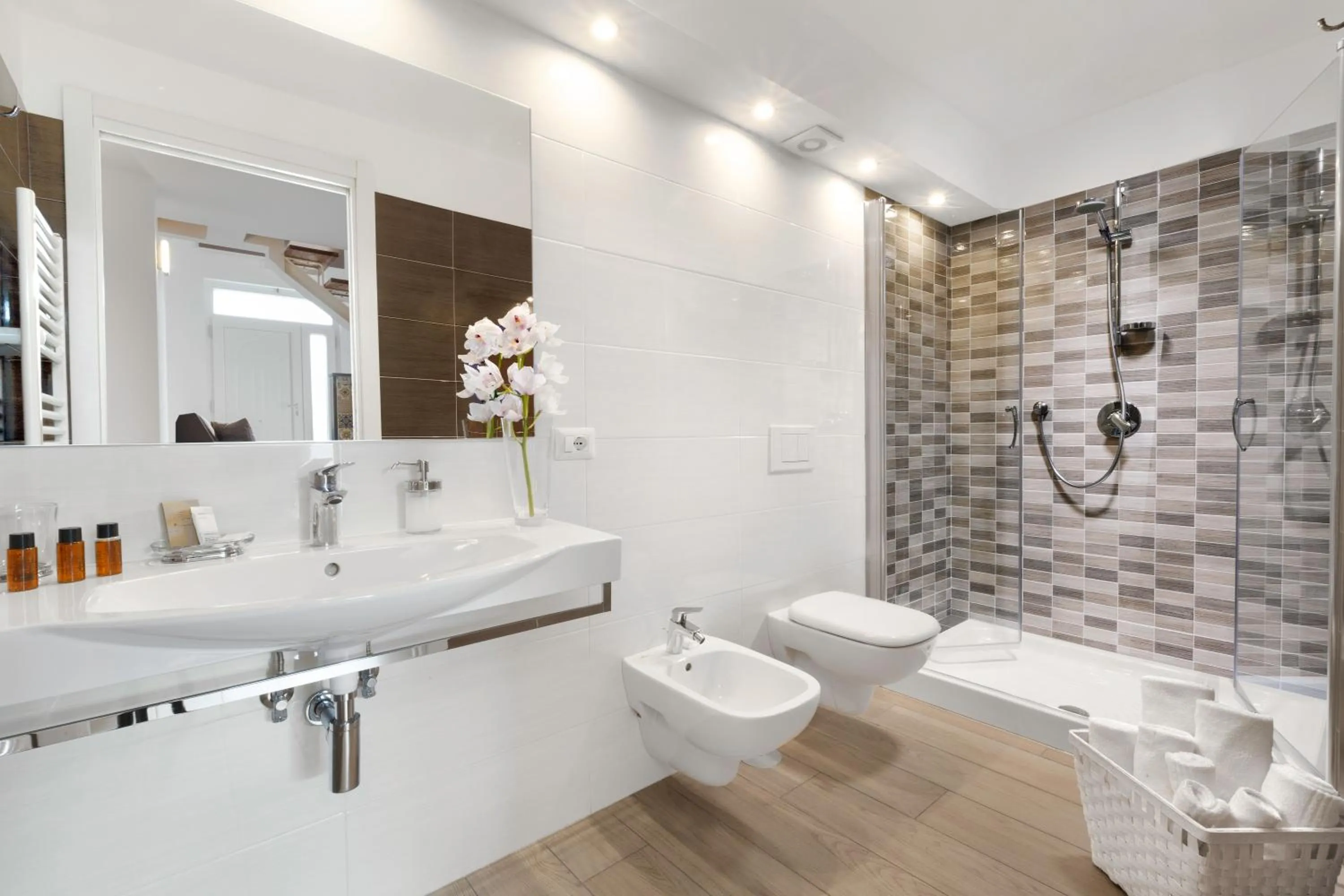 Shower in Eterea Charming Suites