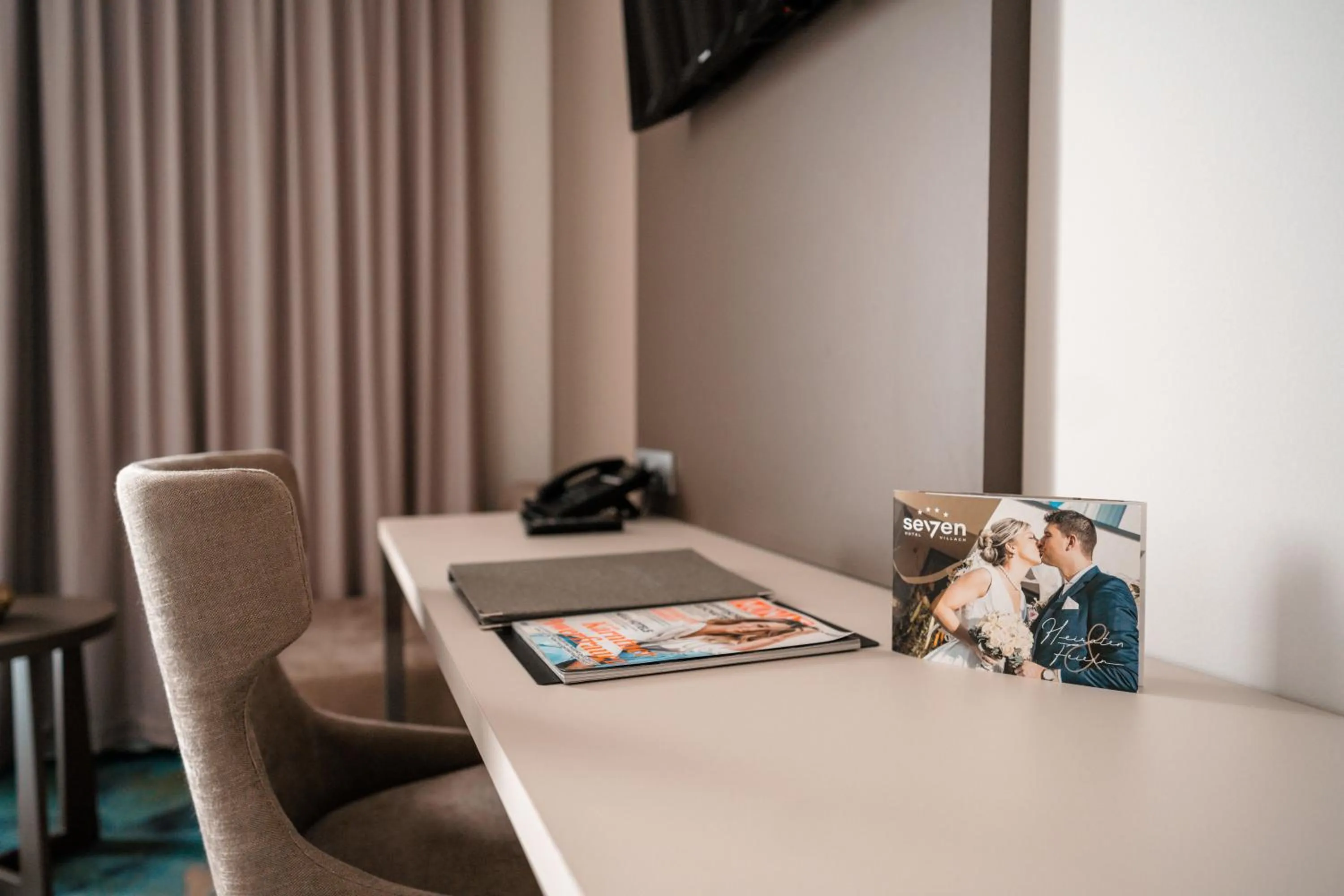 Photo of the whole room in Hotel Seven