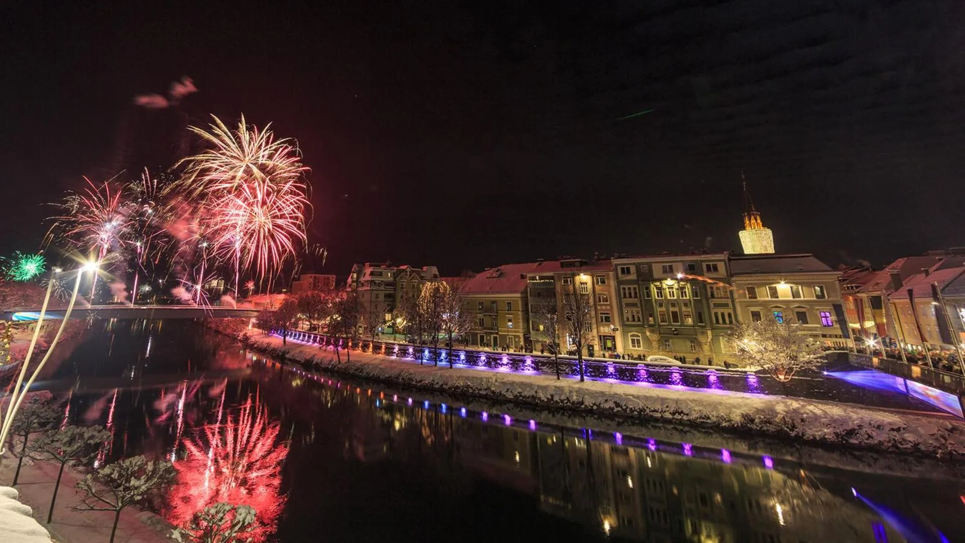 Entertainment in Hotel Seven