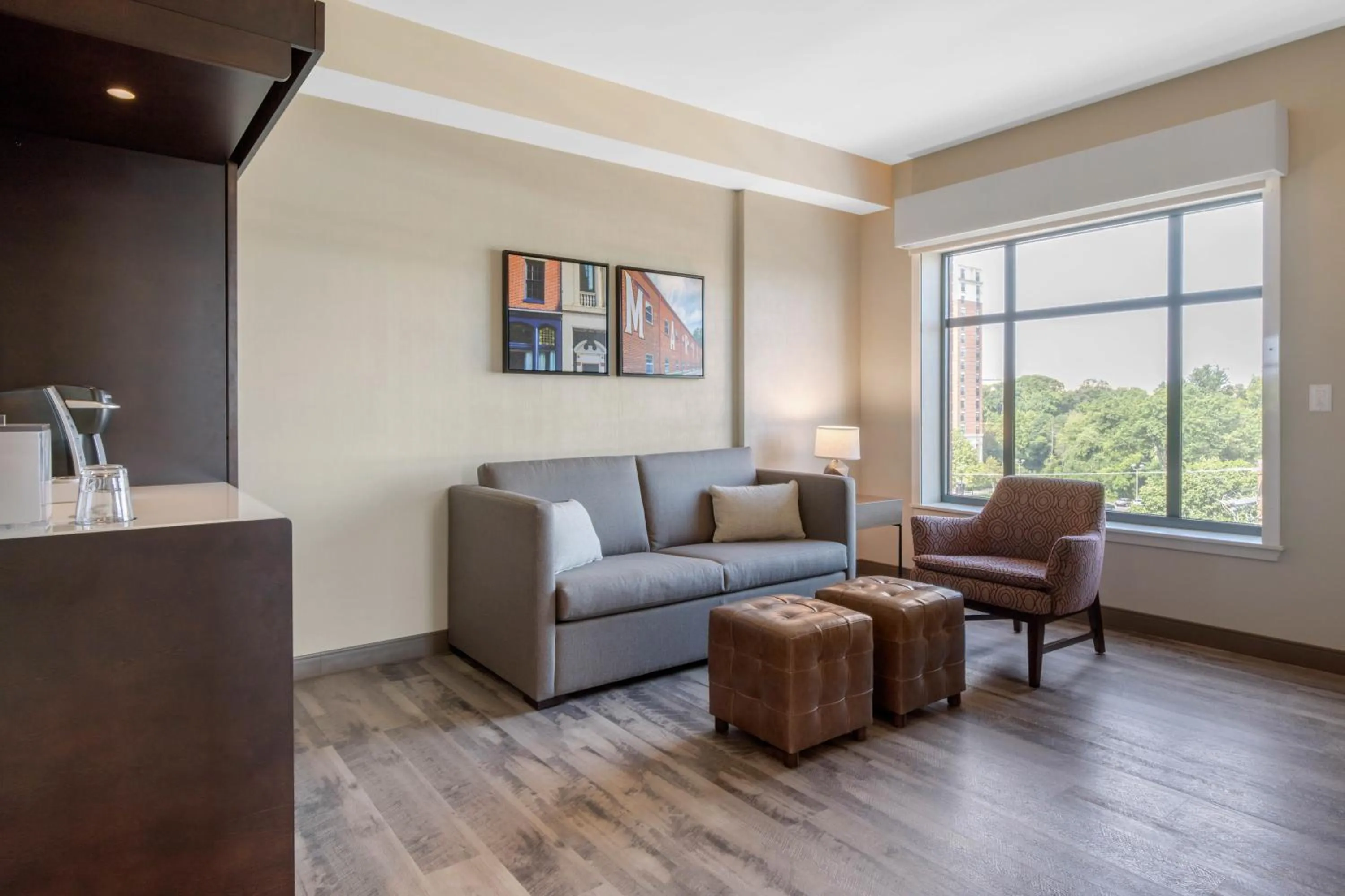 Living room in Cambria Hotel College Park