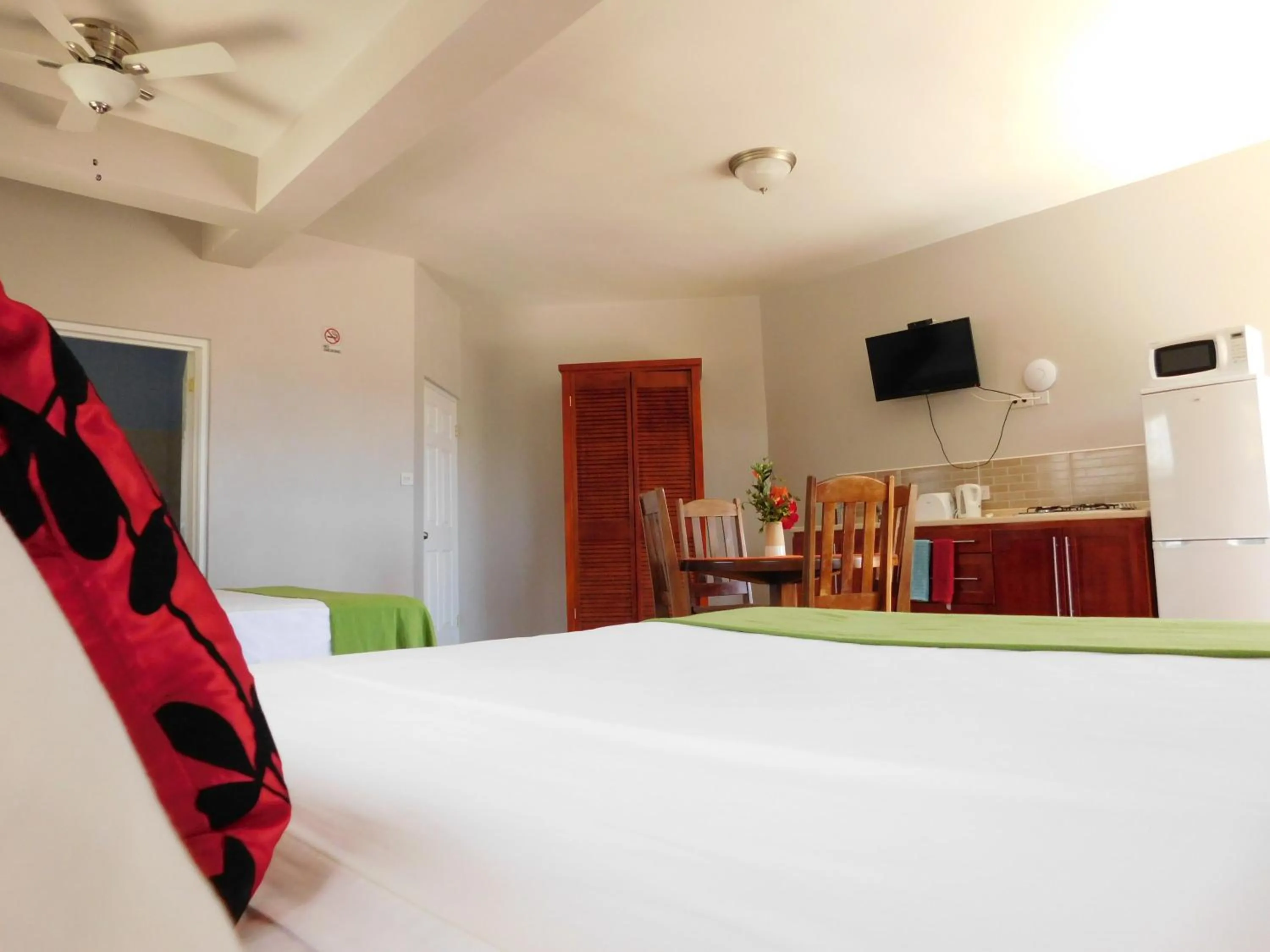 Bedroom, Bed in La Heliconia & Day Spa