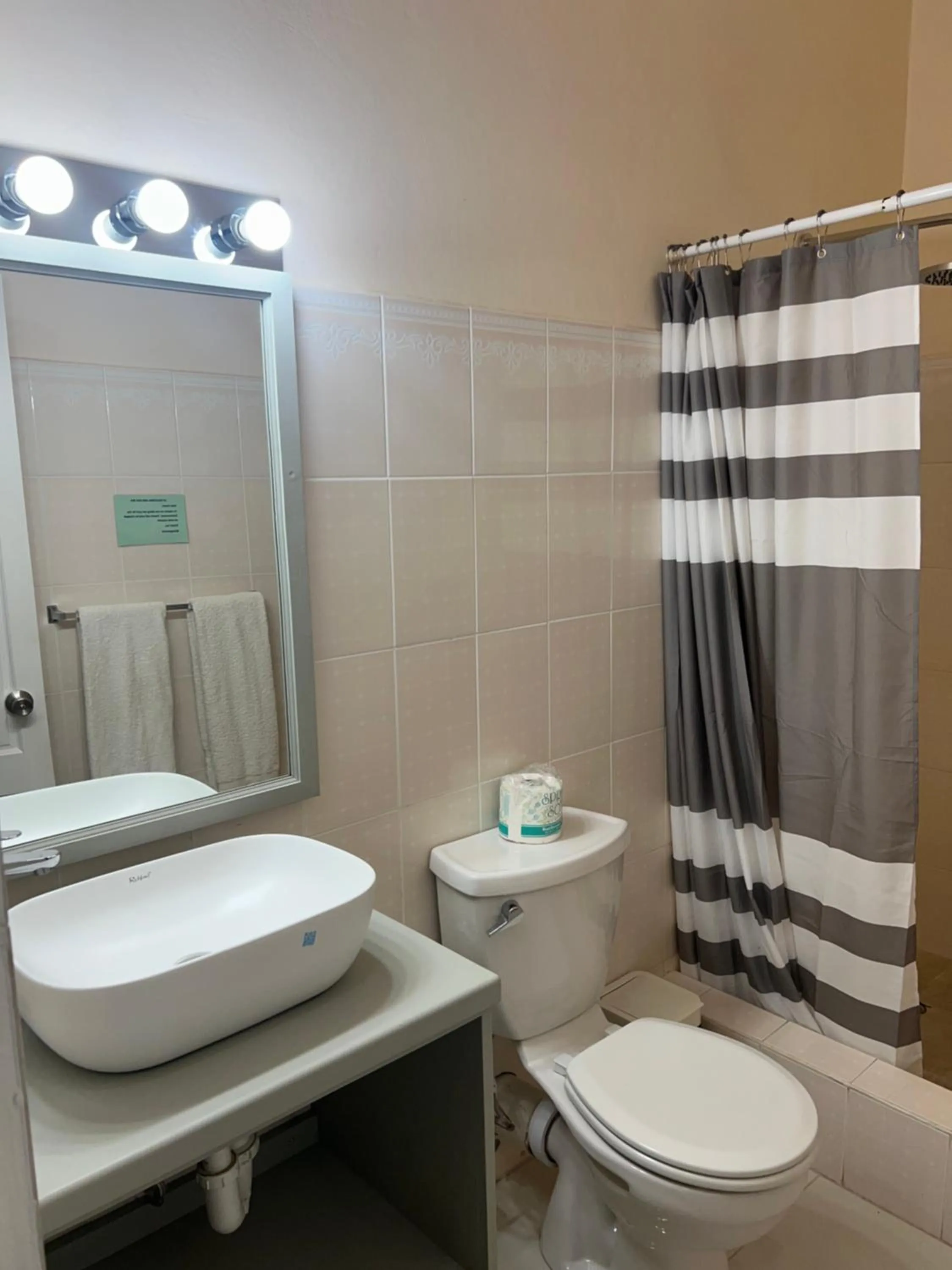 Shower in La Heliconia & Day Spa