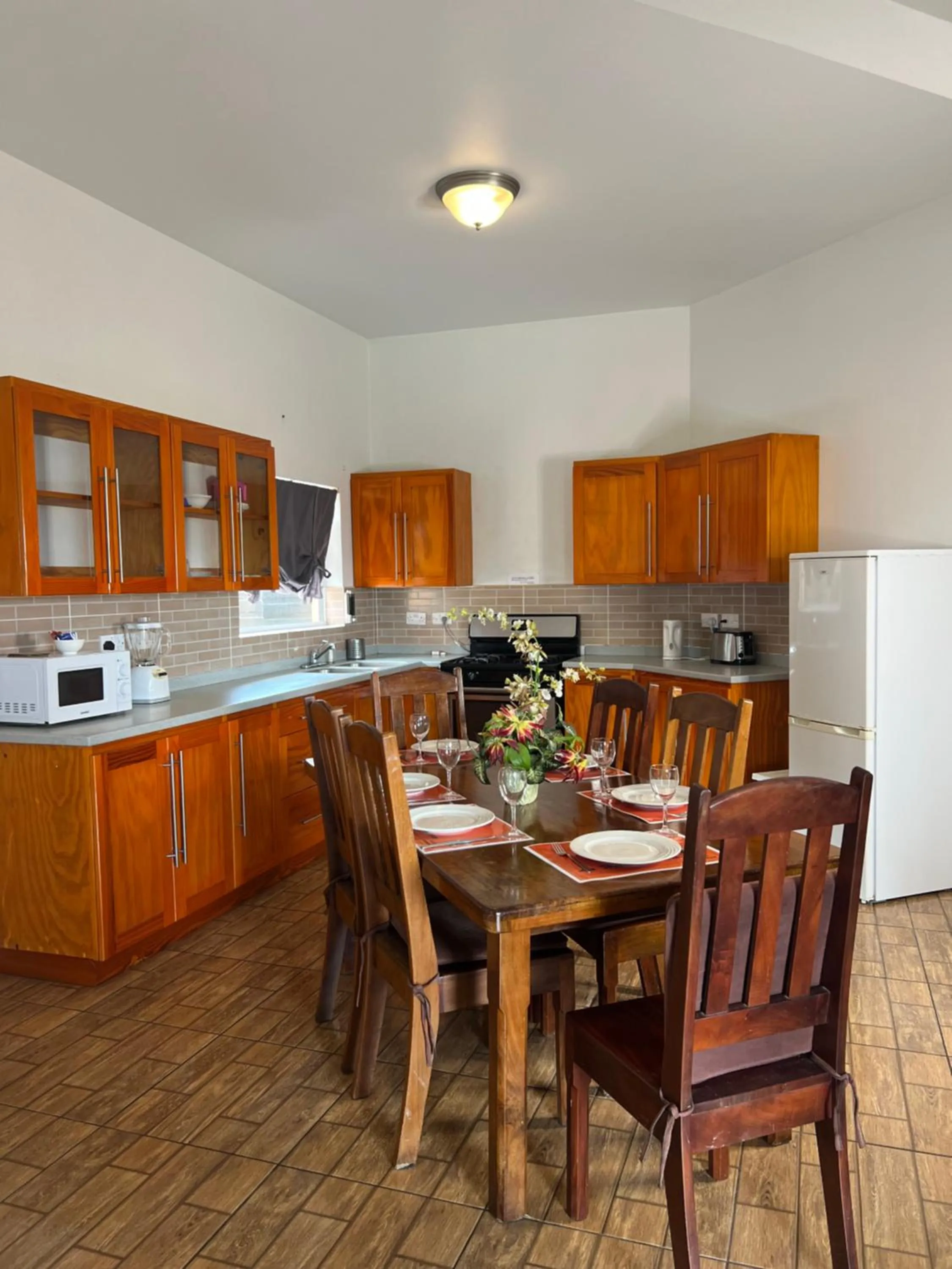 Kitchen or kitchenette in La Heliconia & Day Spa