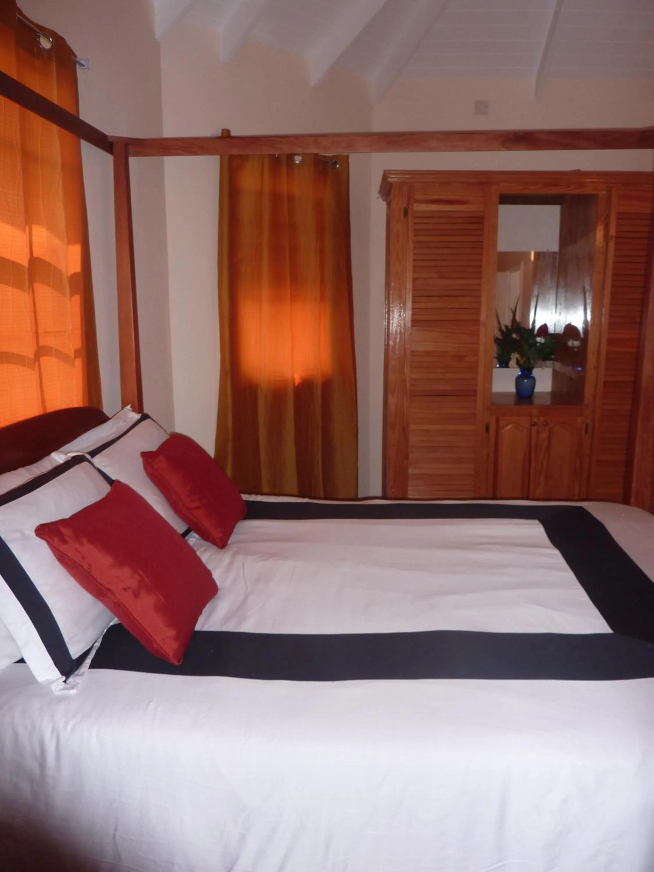 Bed in La Heliconia & Day Spa