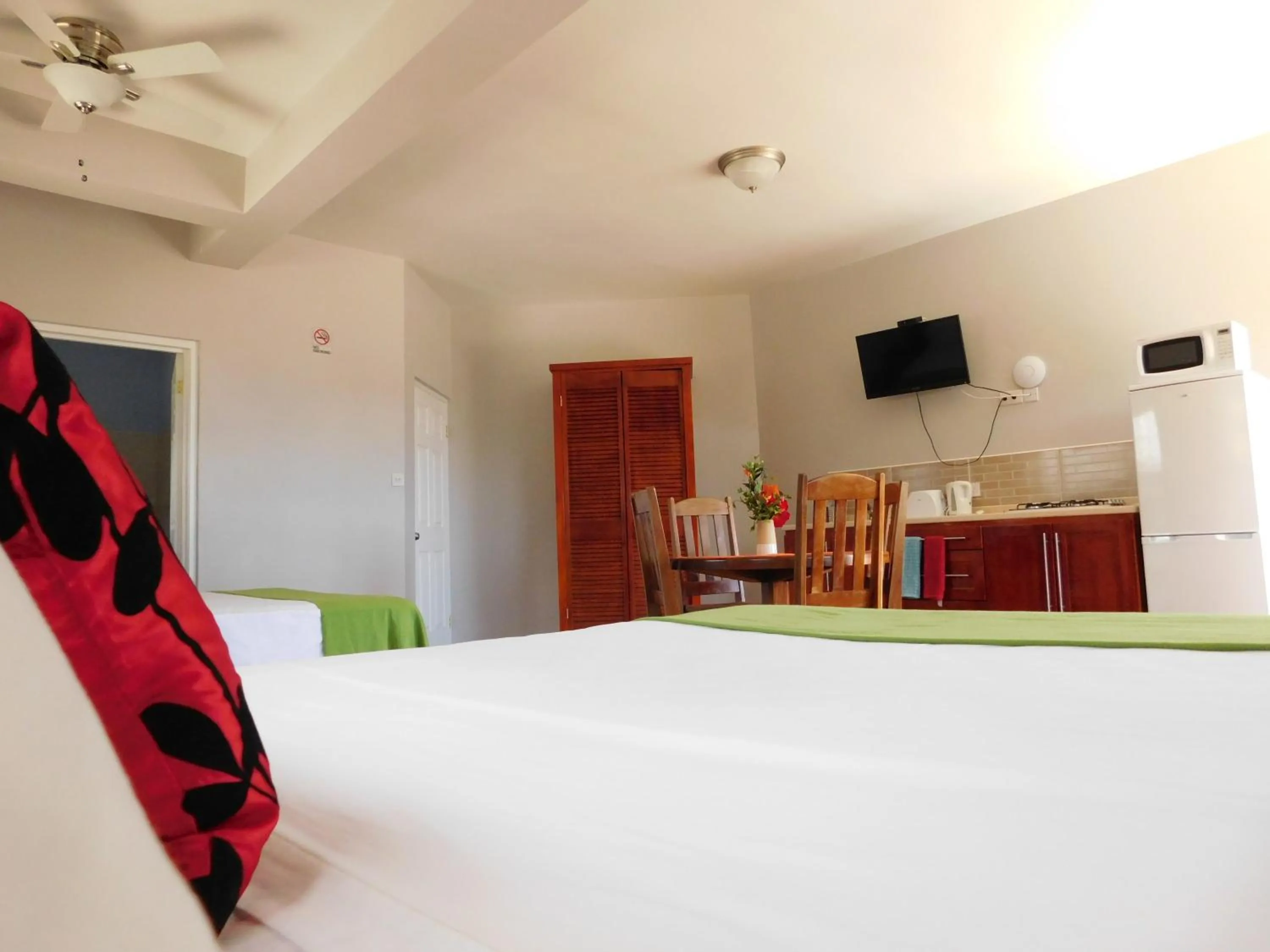 Bedroom, Bed in La Heliconia & Day Spa