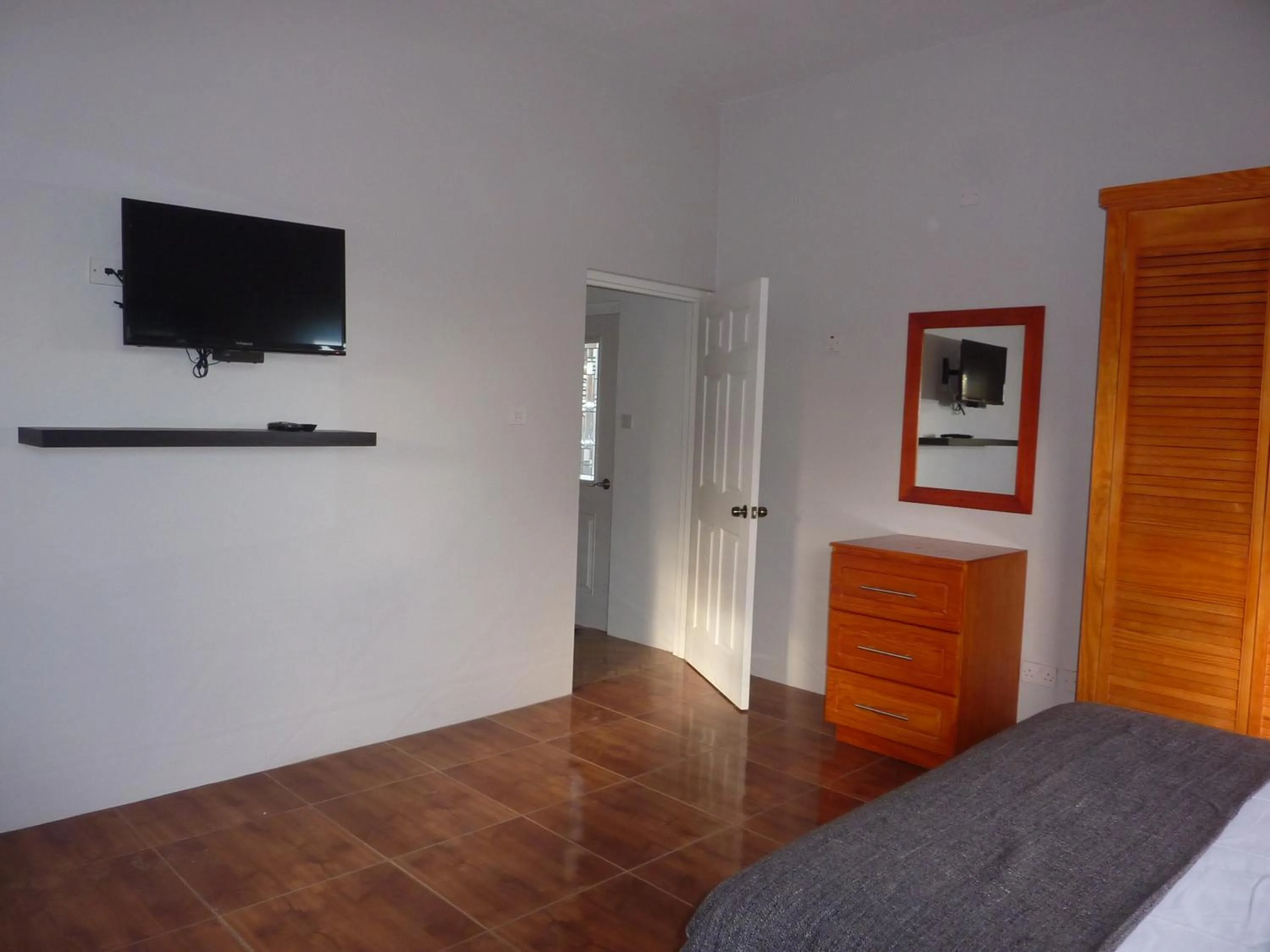 Shower, Bed in La Heliconia & Day Spa