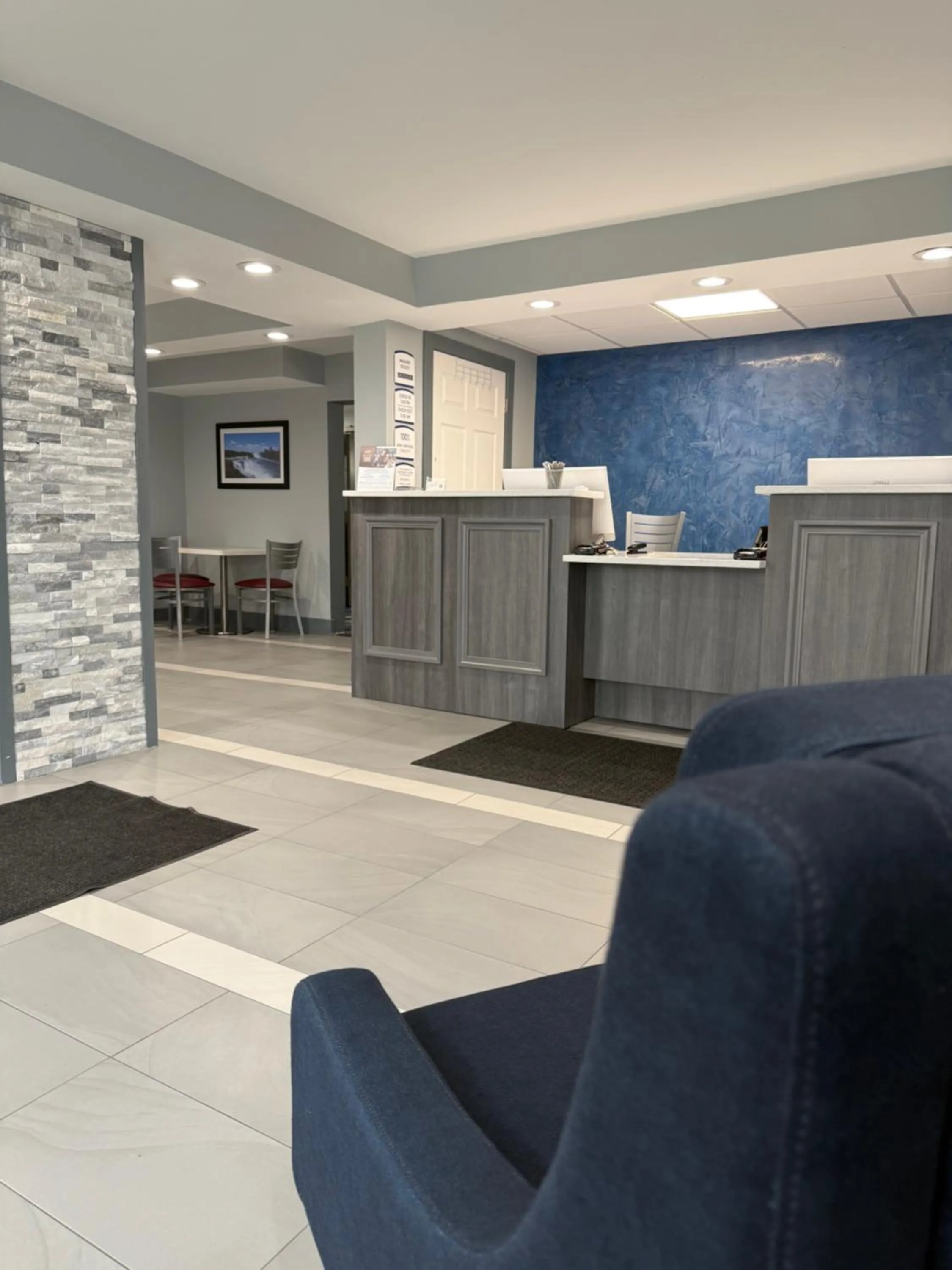 Lobby or reception in Baymont by Wyndham Batavia - Darien Lake